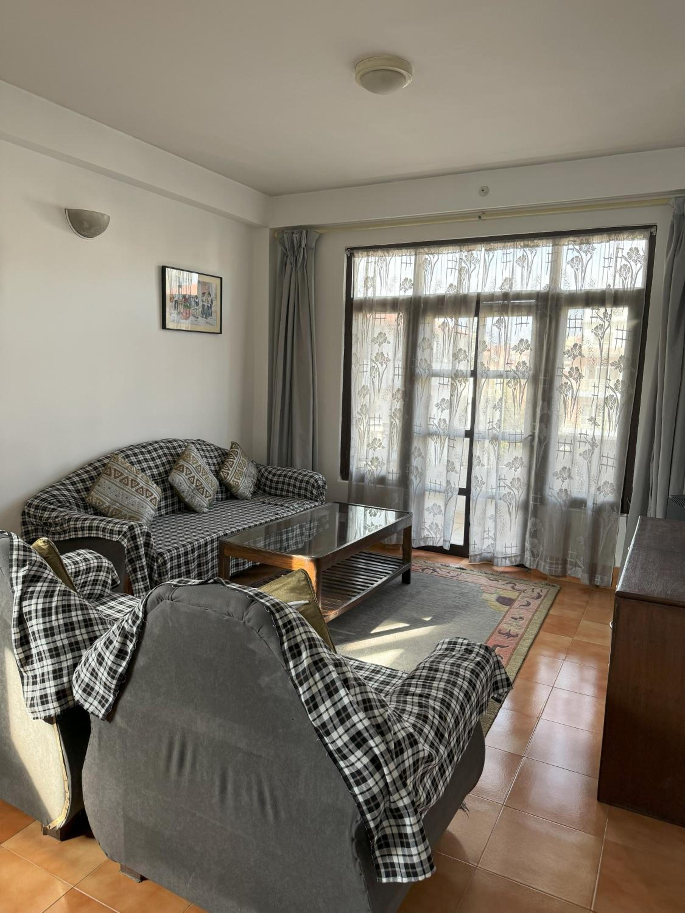 One-Bedroom Apartment photo 1