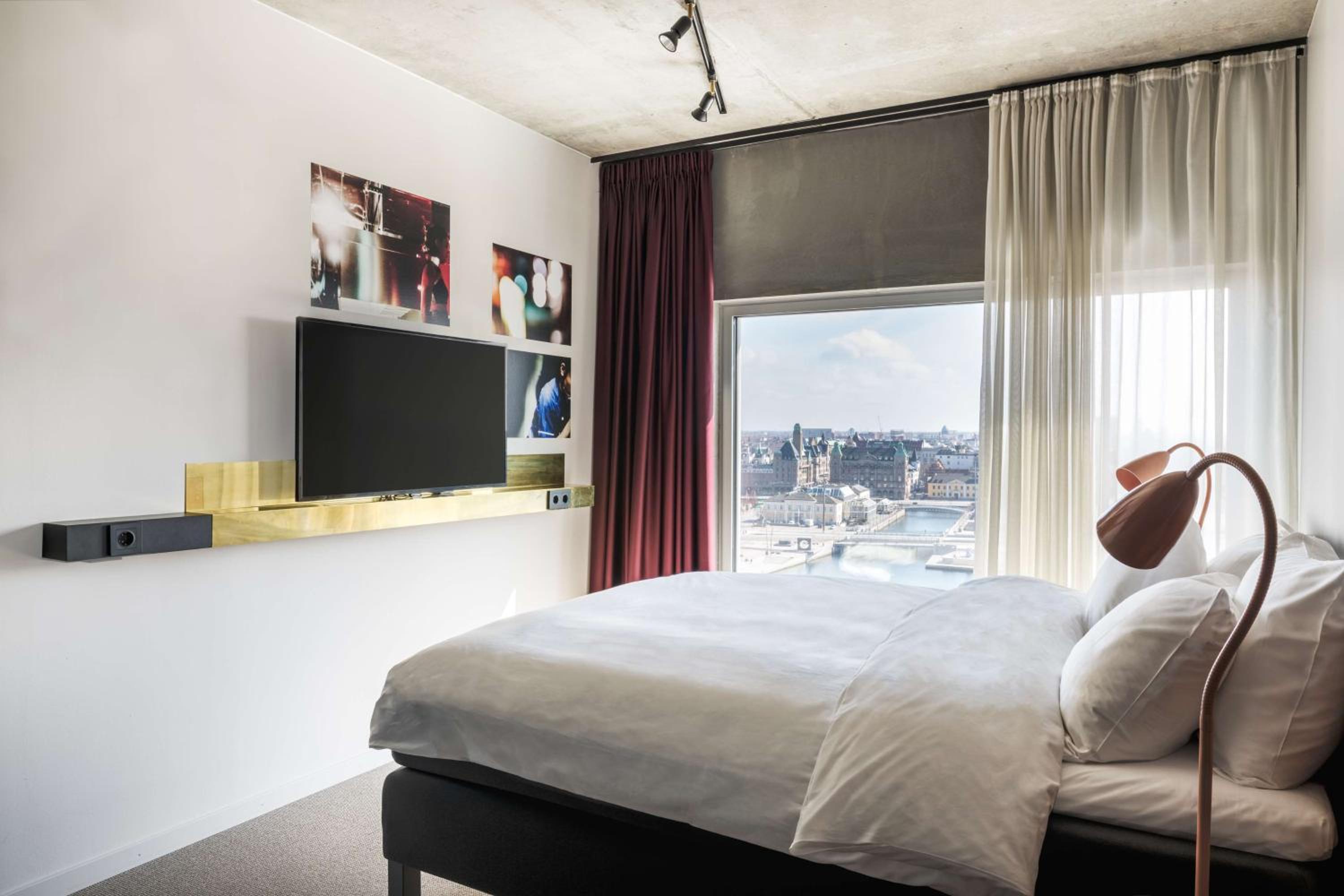 Queen Room with City View photo 1