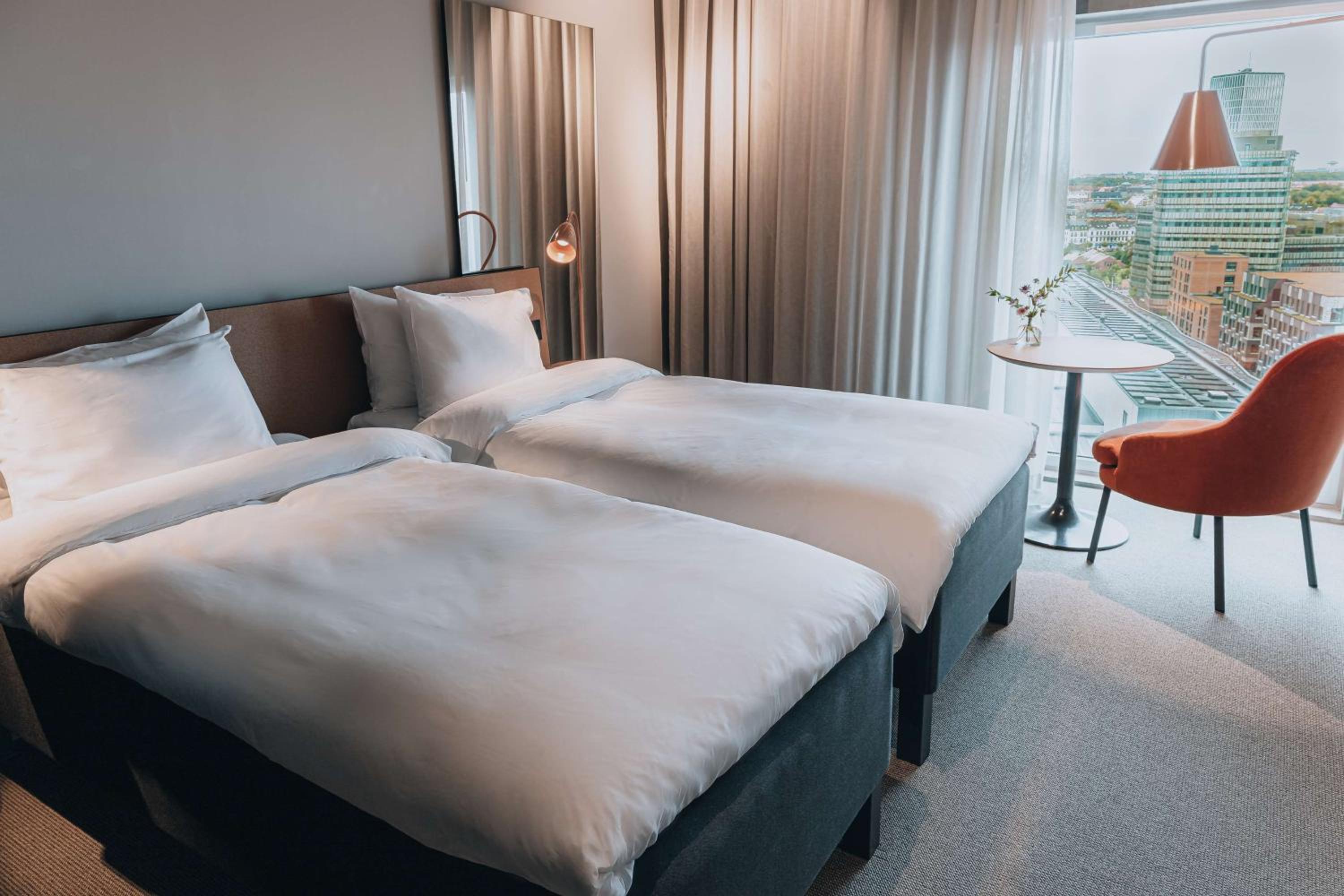 Twin Room with City View photo 2