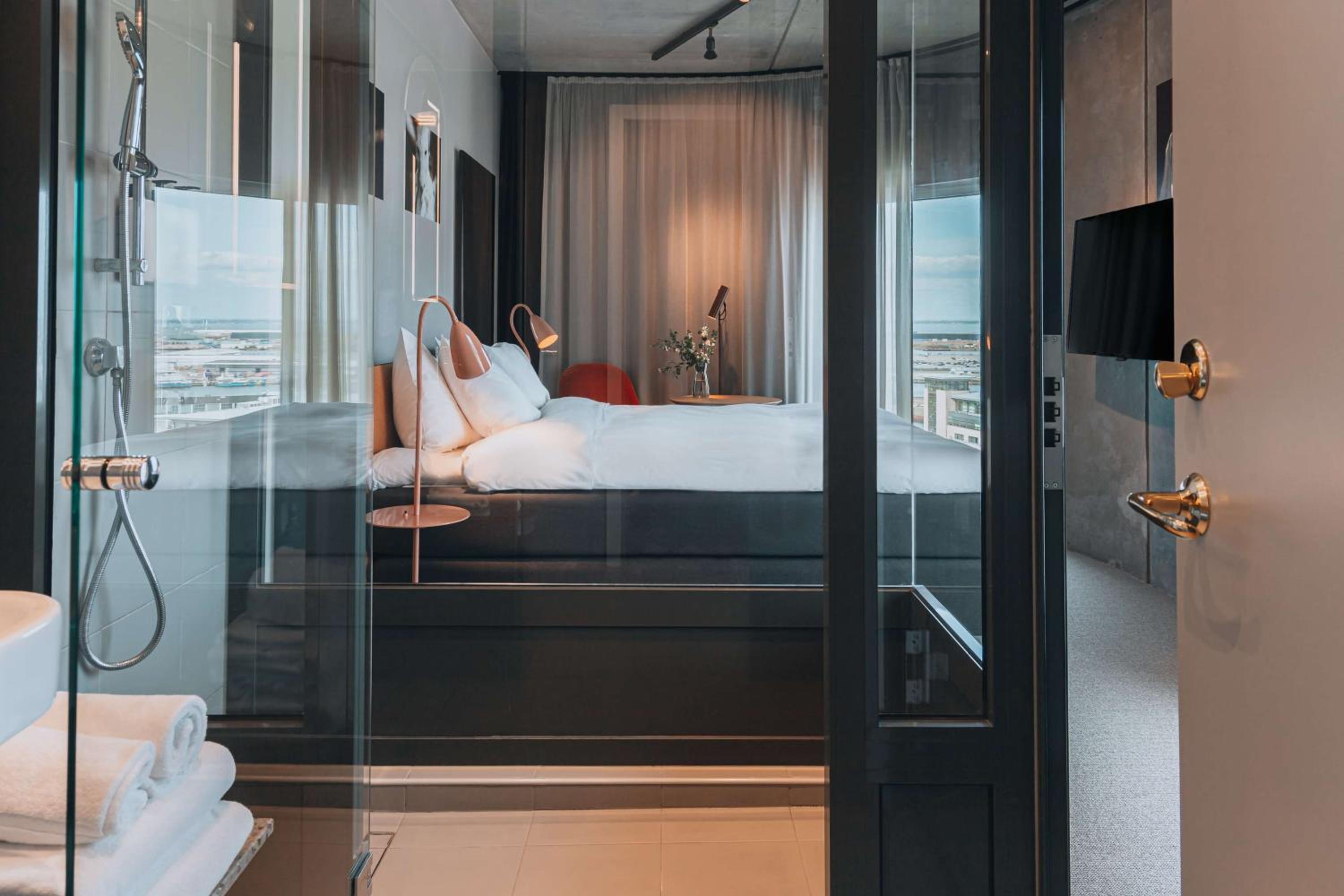 Deluxe King Room with Ocean View photo 1