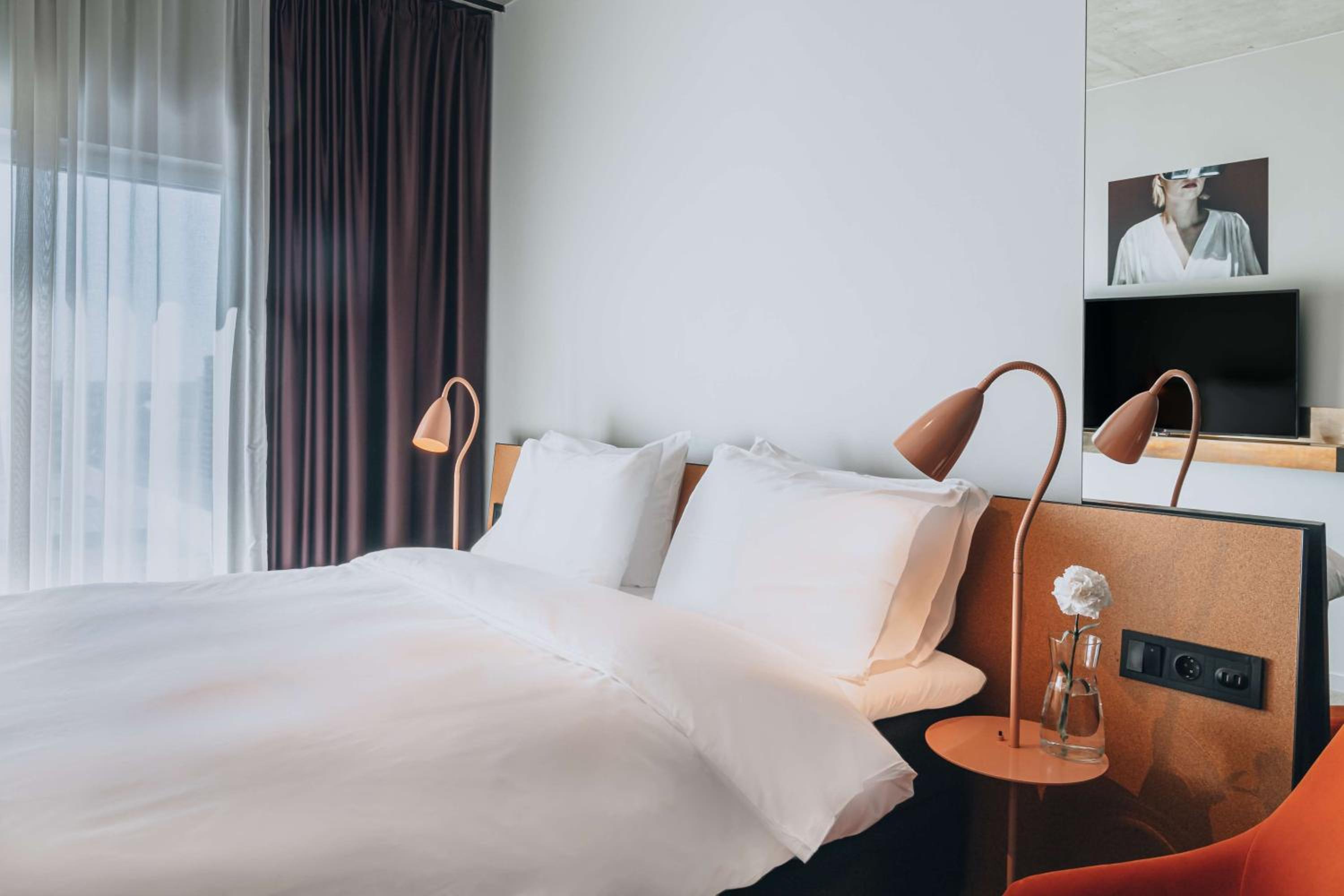Queen Room with City View photo 2