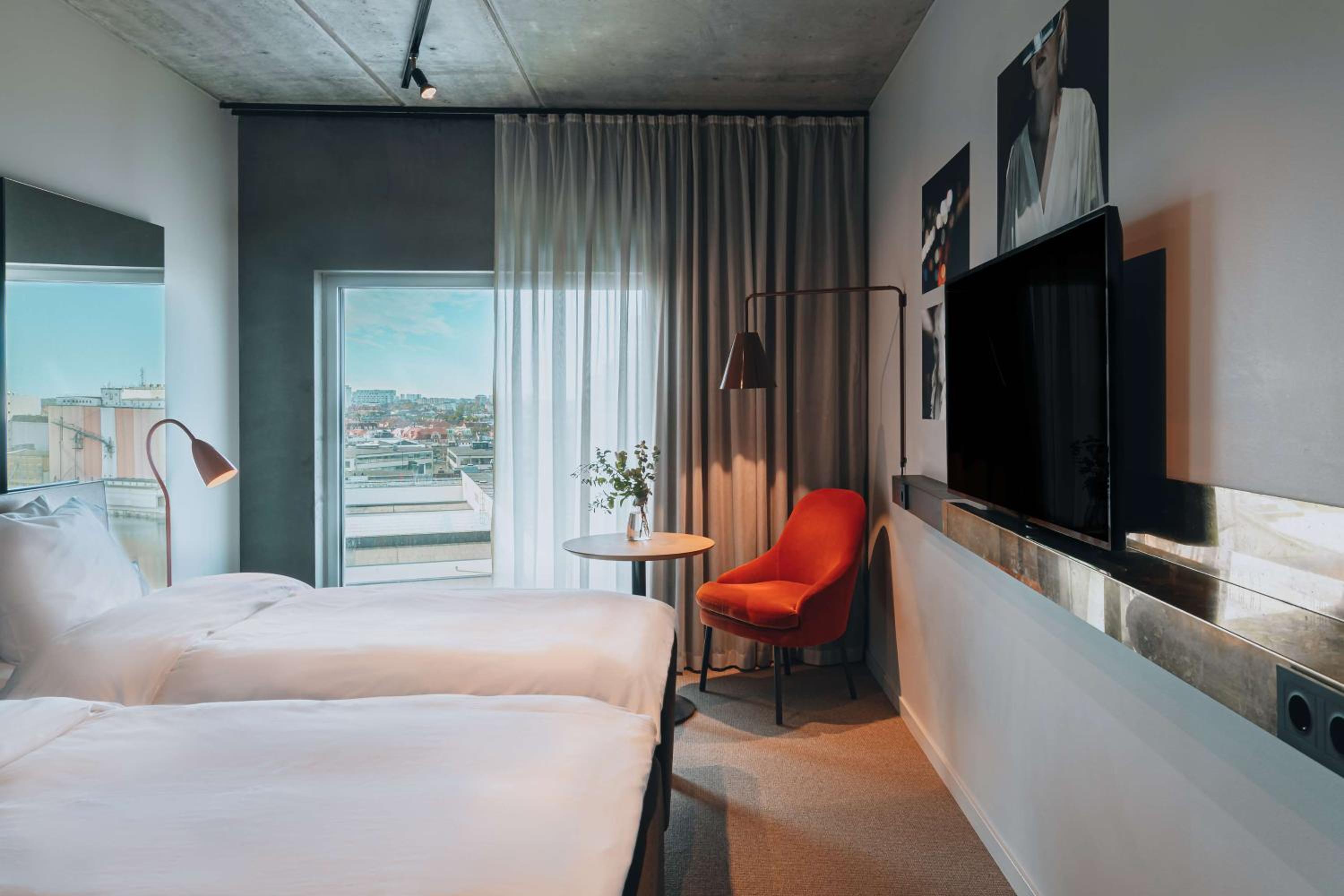 Twin Room with City View photo 1