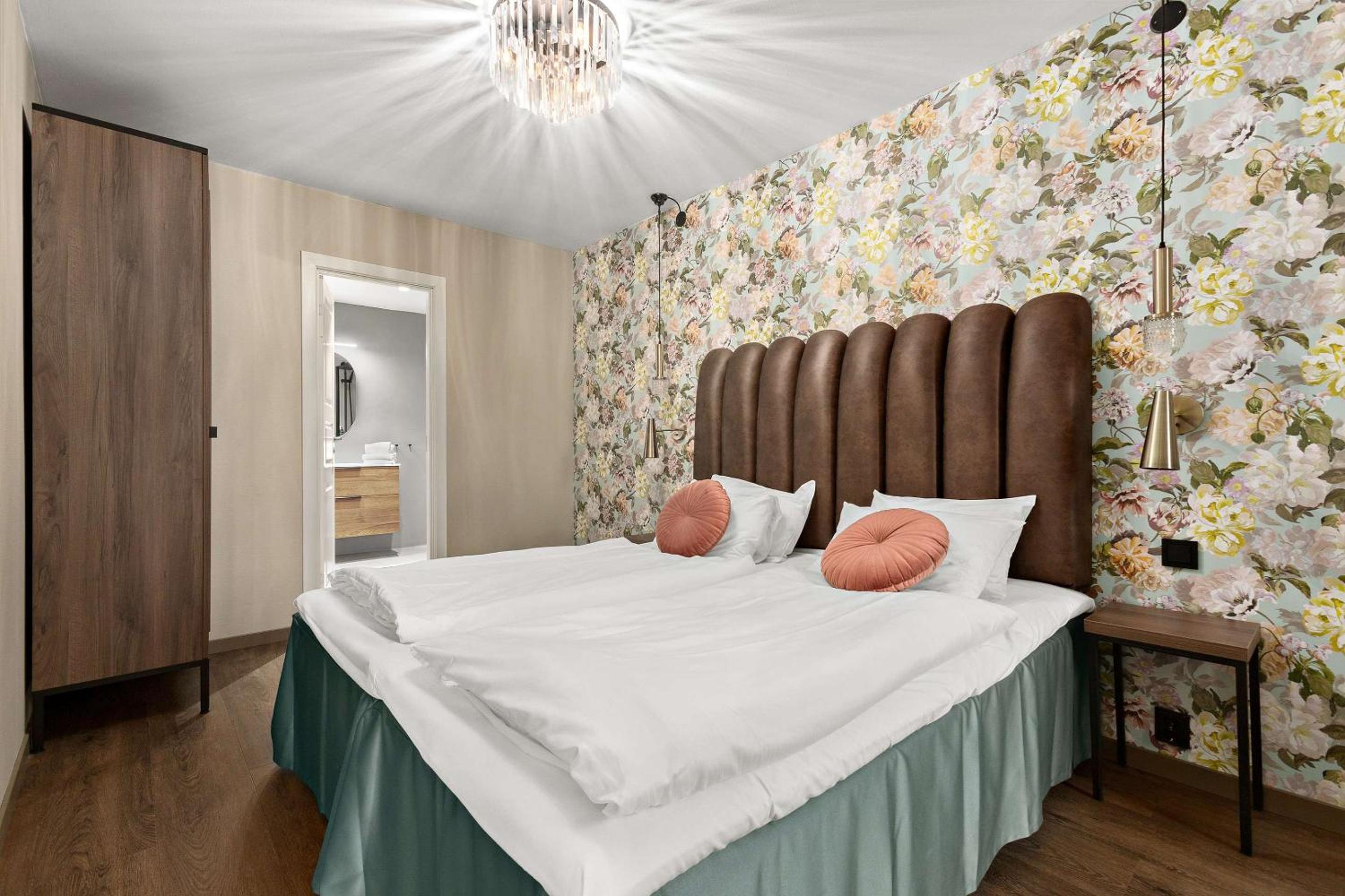Two-Bedroom Apartment - Non-Smoking - Photo 1