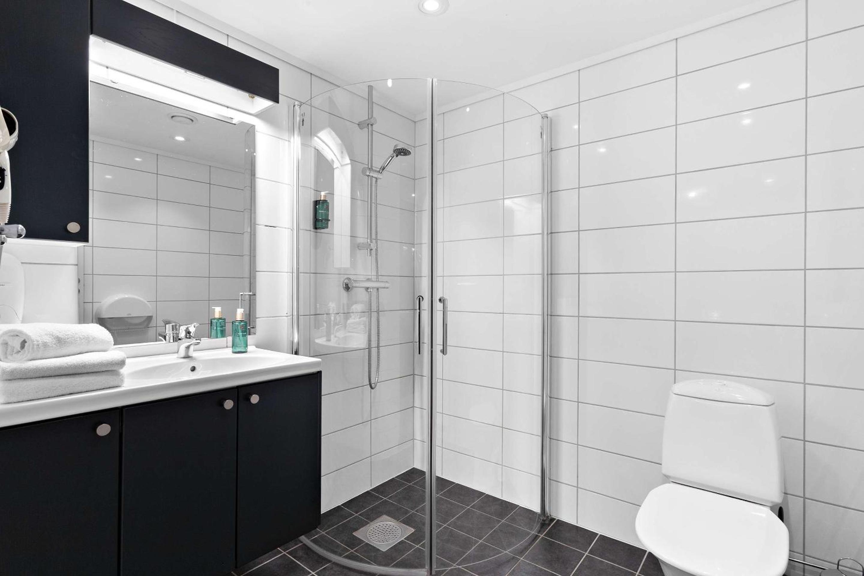 Standard Twin Room - Photo 4