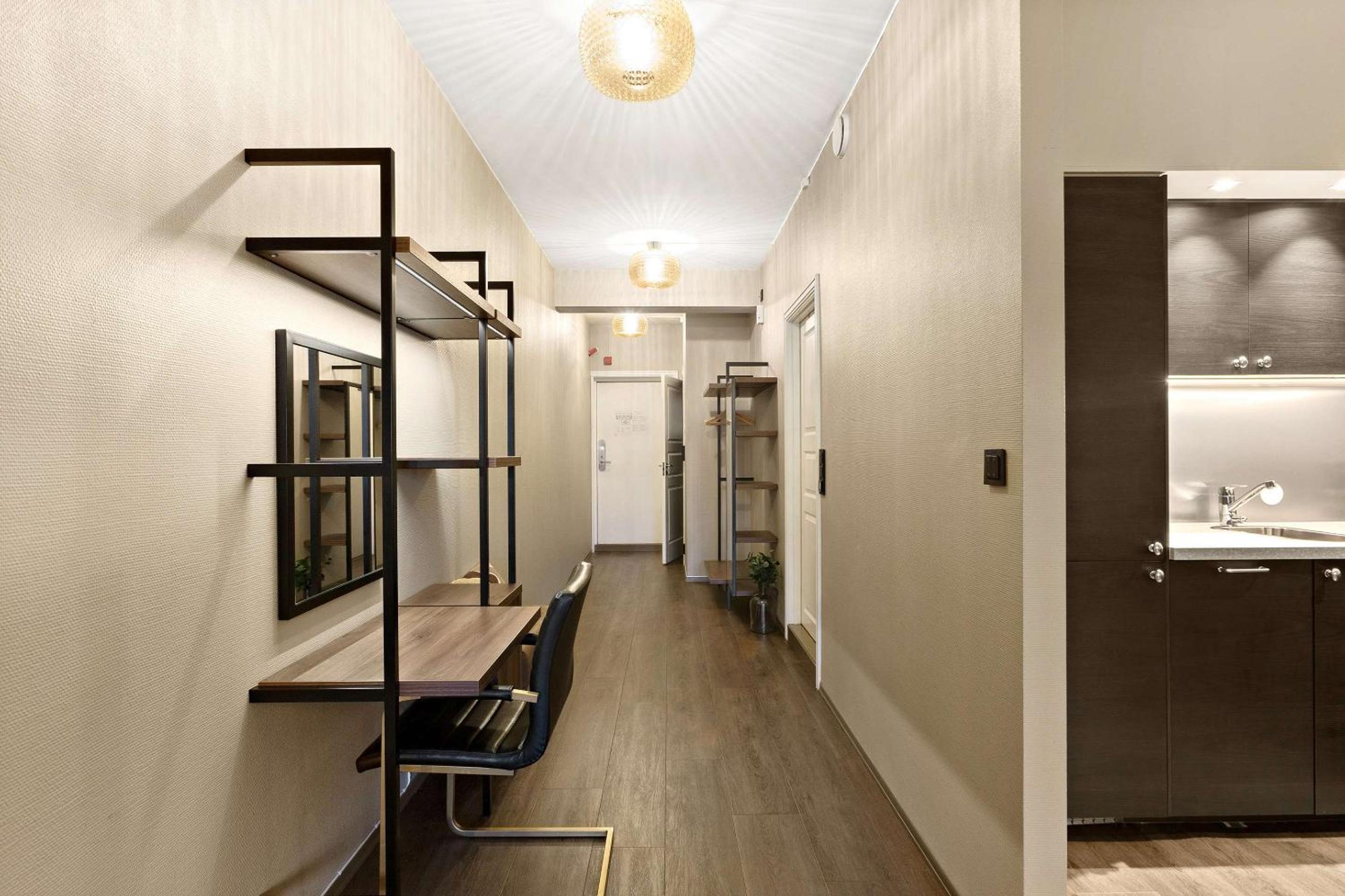 Deluxe Twin Room with City View - Photo 6
