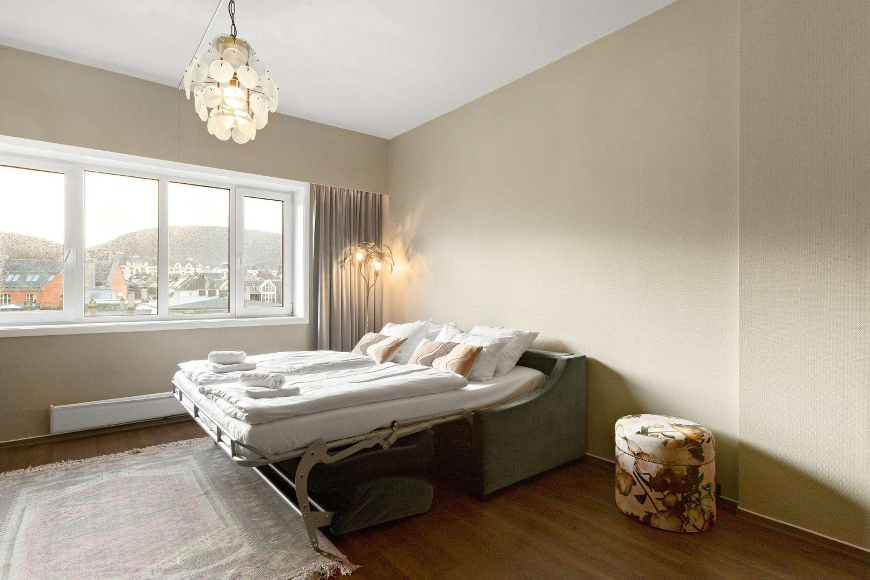 Two-Bedroom Apartment - Non-Smoking - Photo 3