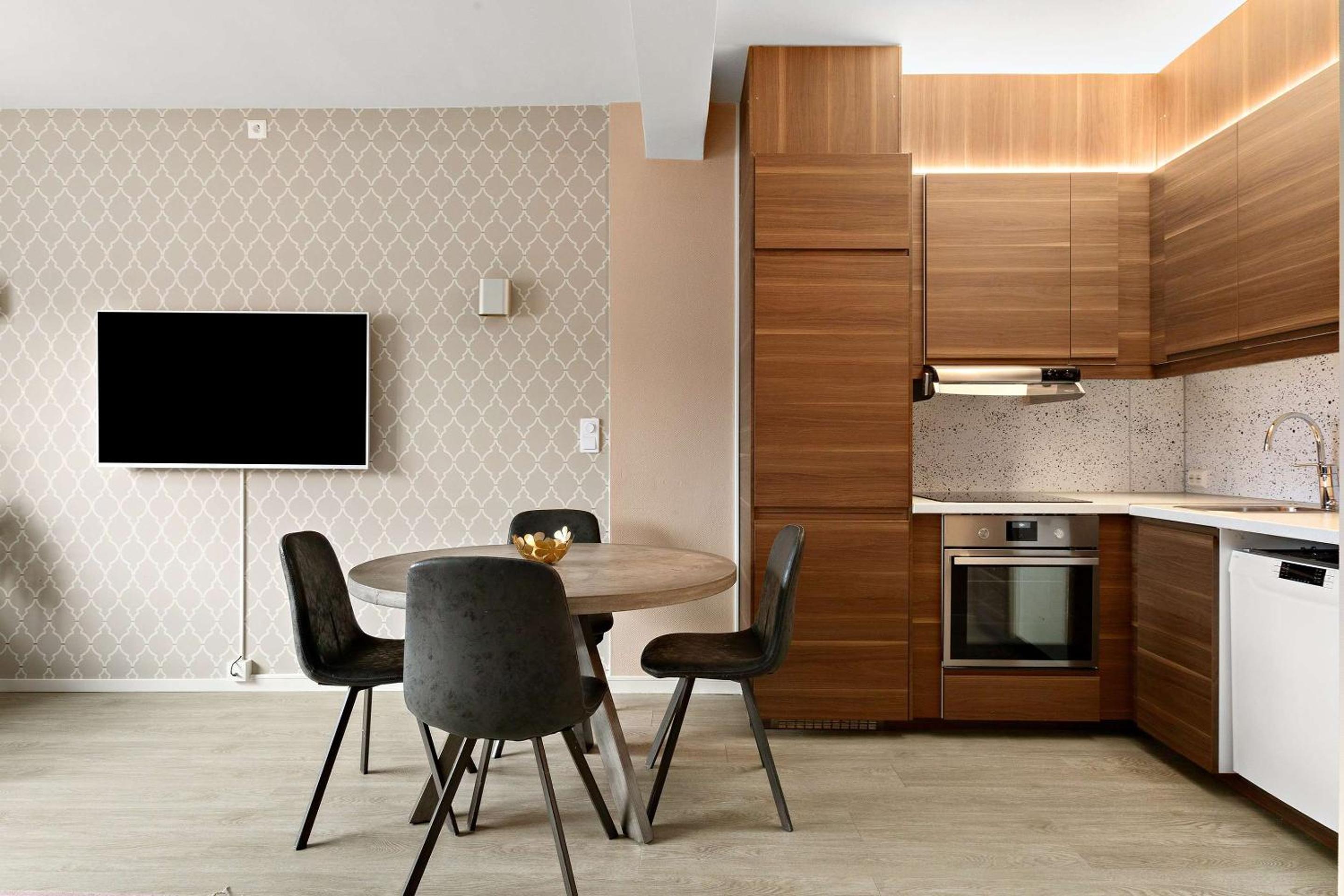 One-Bedroom Apartment with Sofa Bed - Non-Smoking - Photo 4