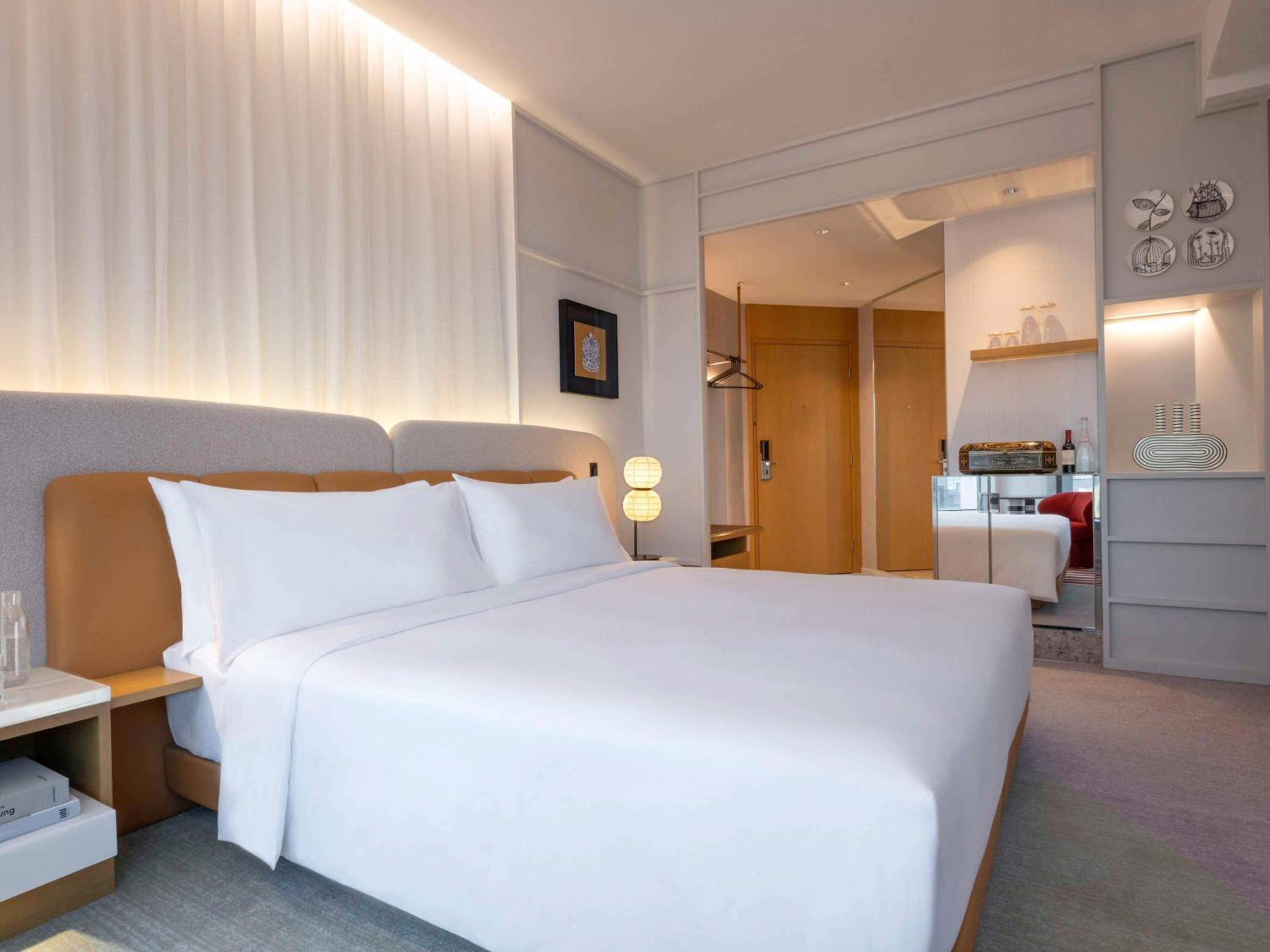Deluxe King Room