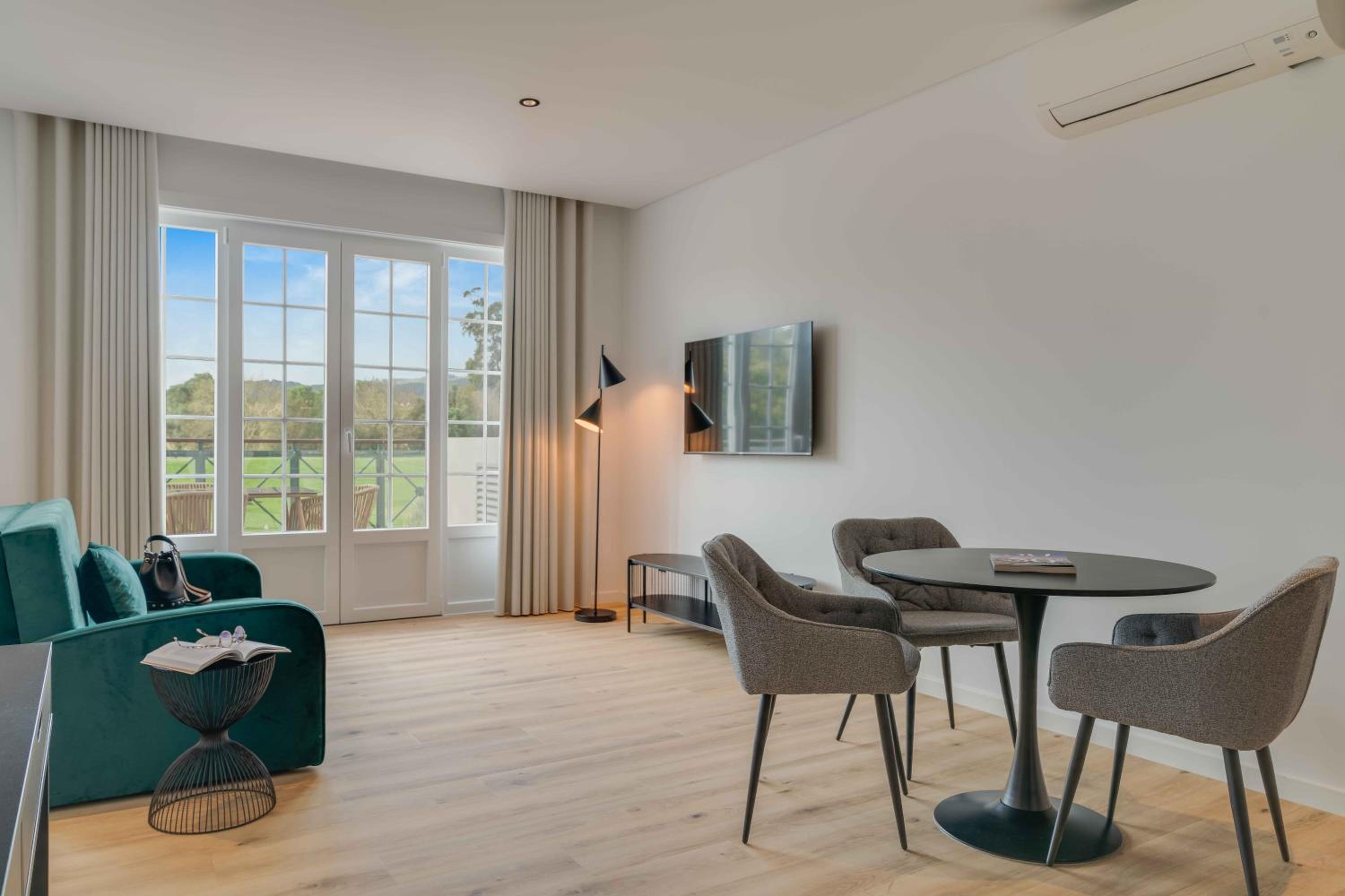 Family Room with Balcony - Club House - Photo 6