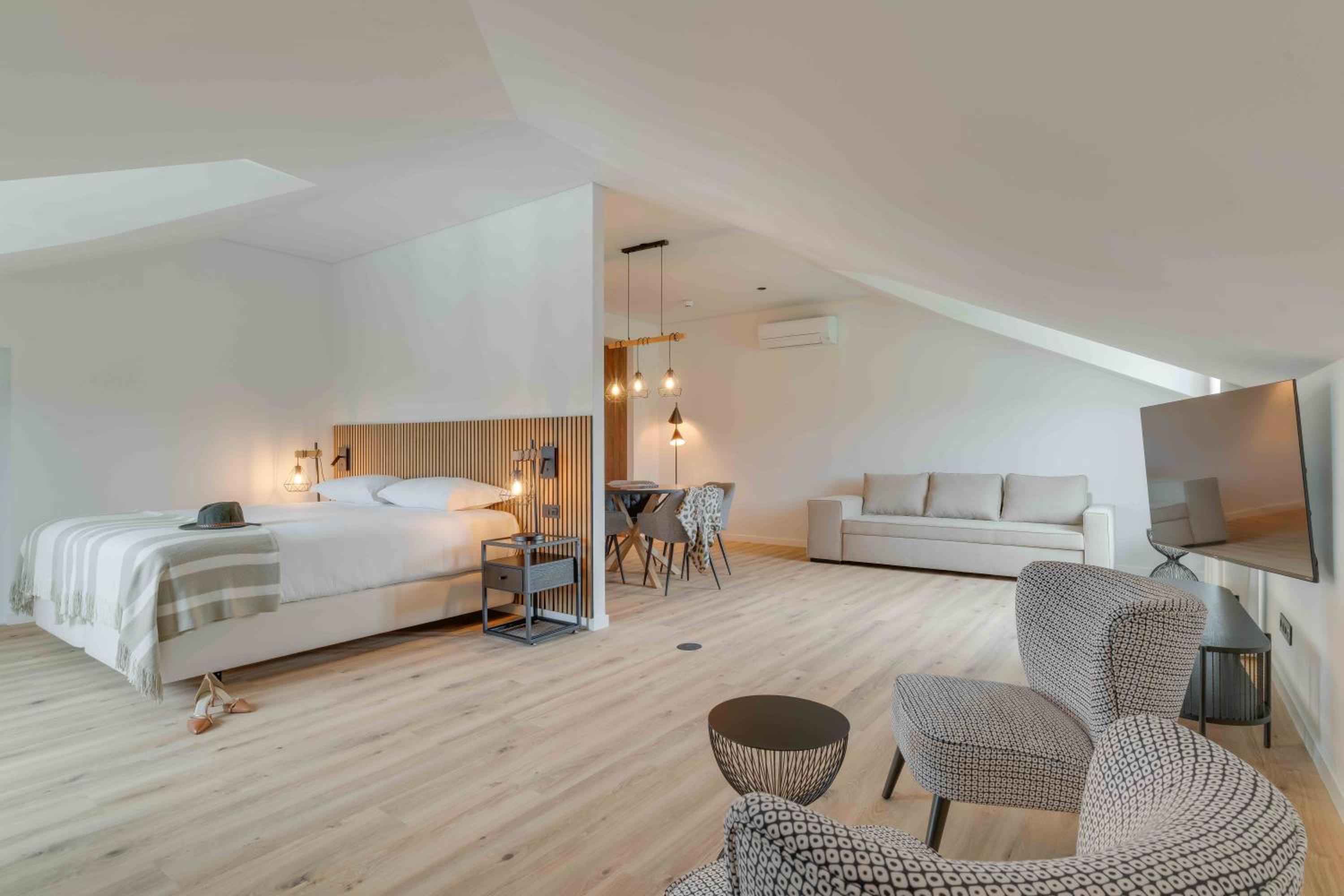 Suite - Club House - Photo 1