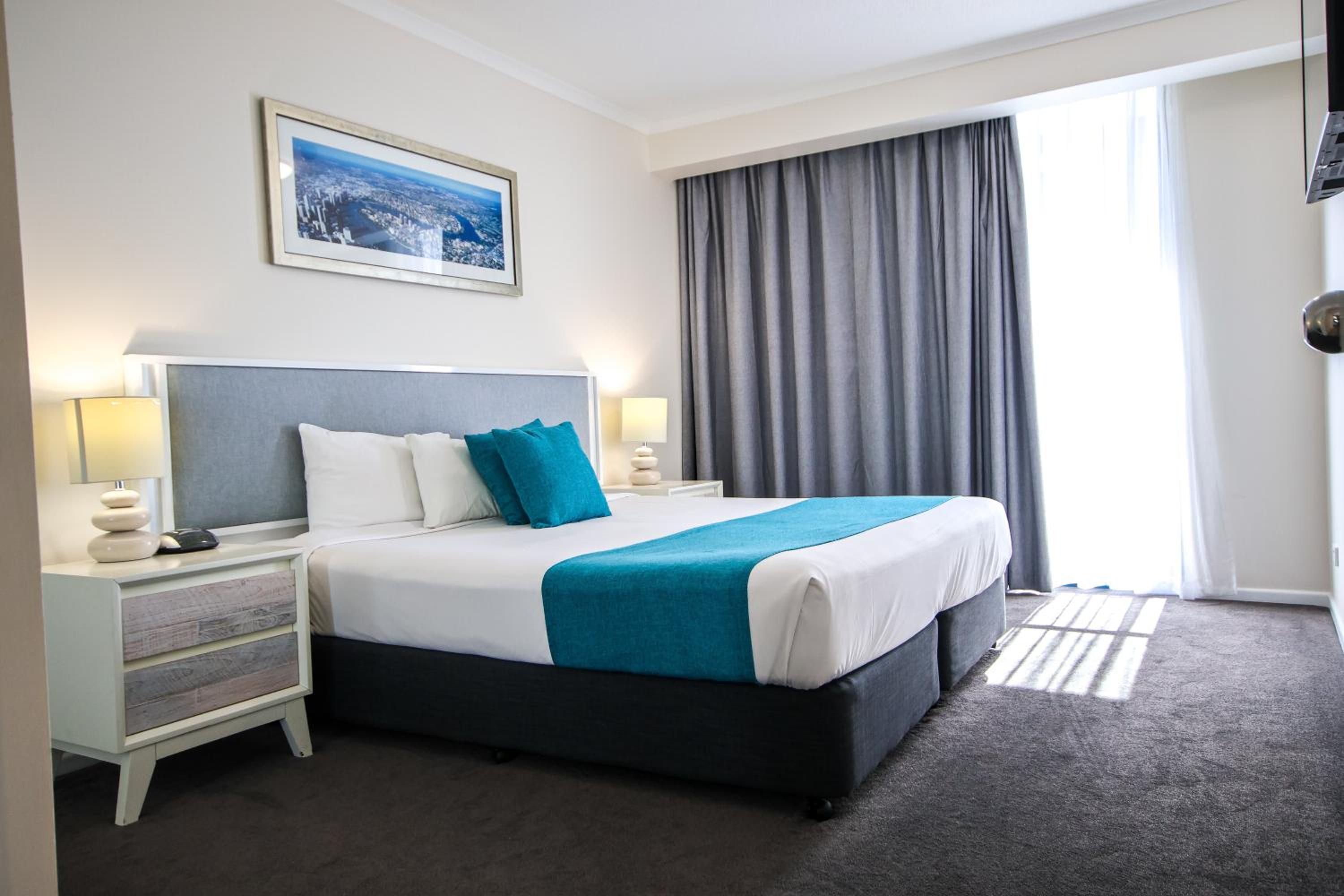 Deluxe One-Bedroom Apartment