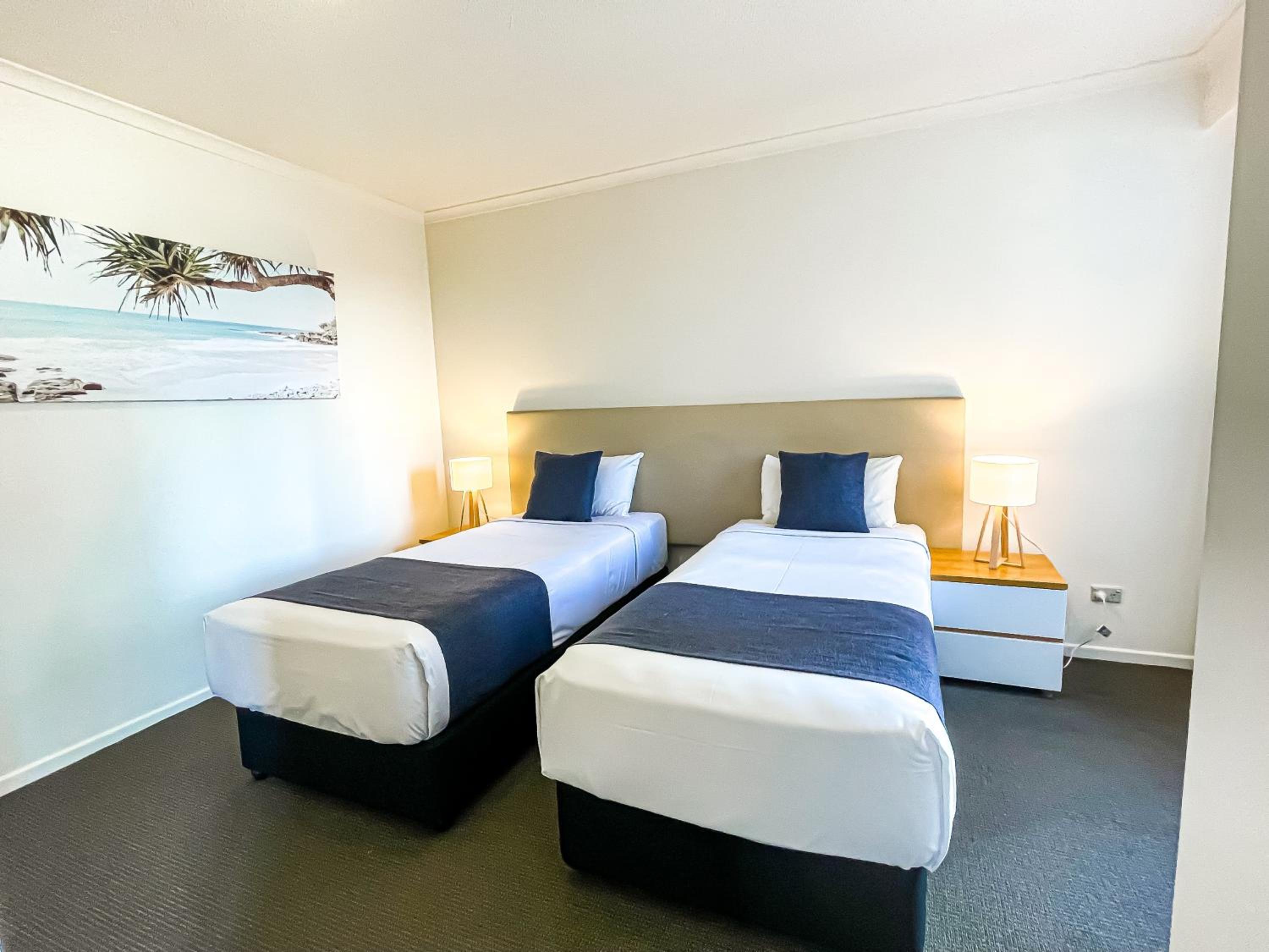 Deluxe Two-Bedroom Apartment thumbnail 5