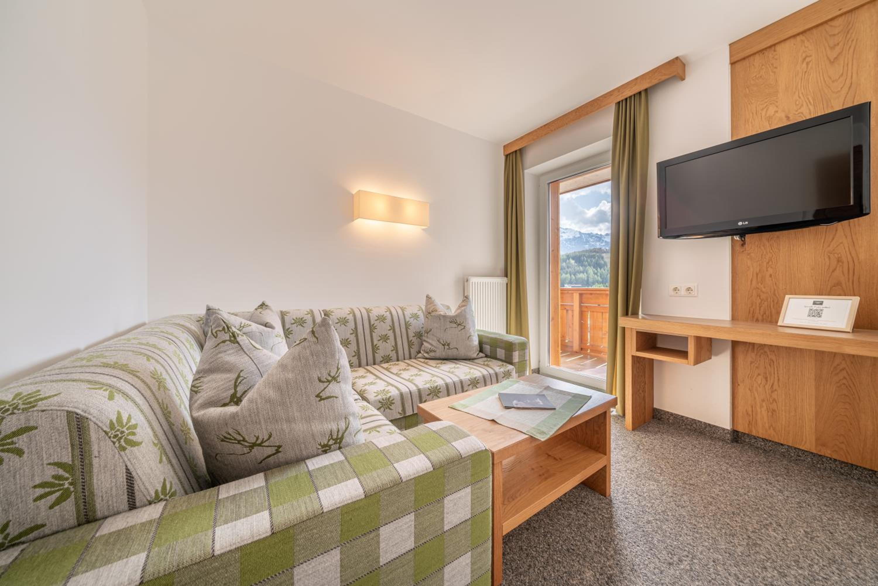 Two-Bedroom Suite - Photo 4