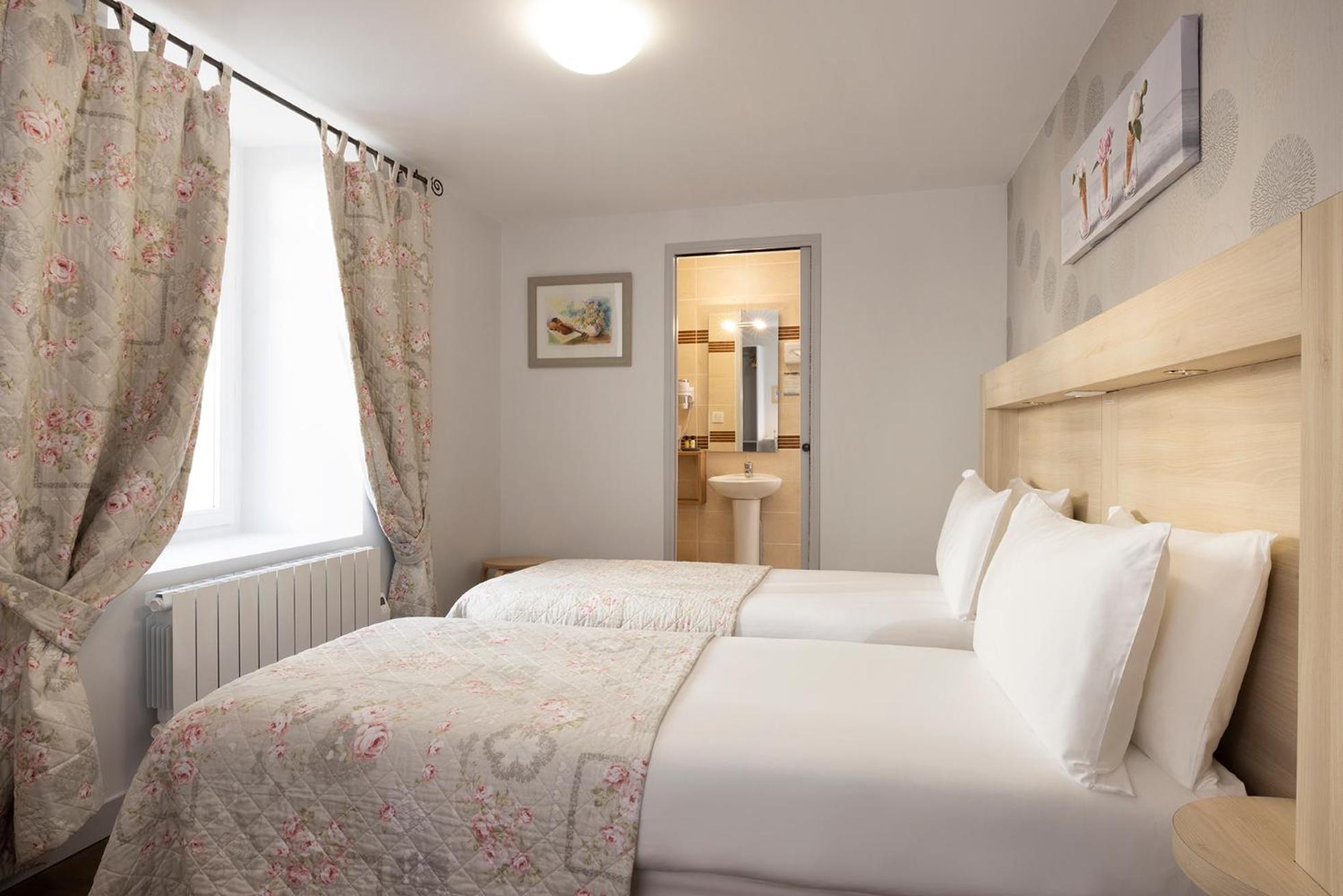 Twin Room with Garden View photo 3