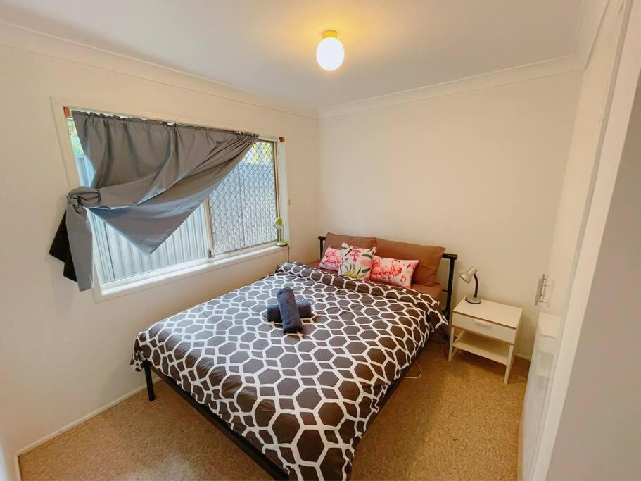 Five-Bedroom House photo 1
