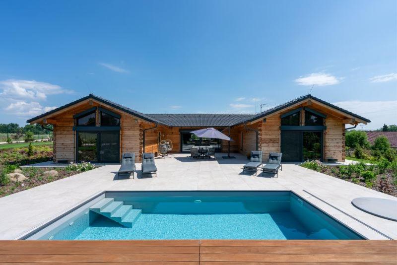 Villa photo 1