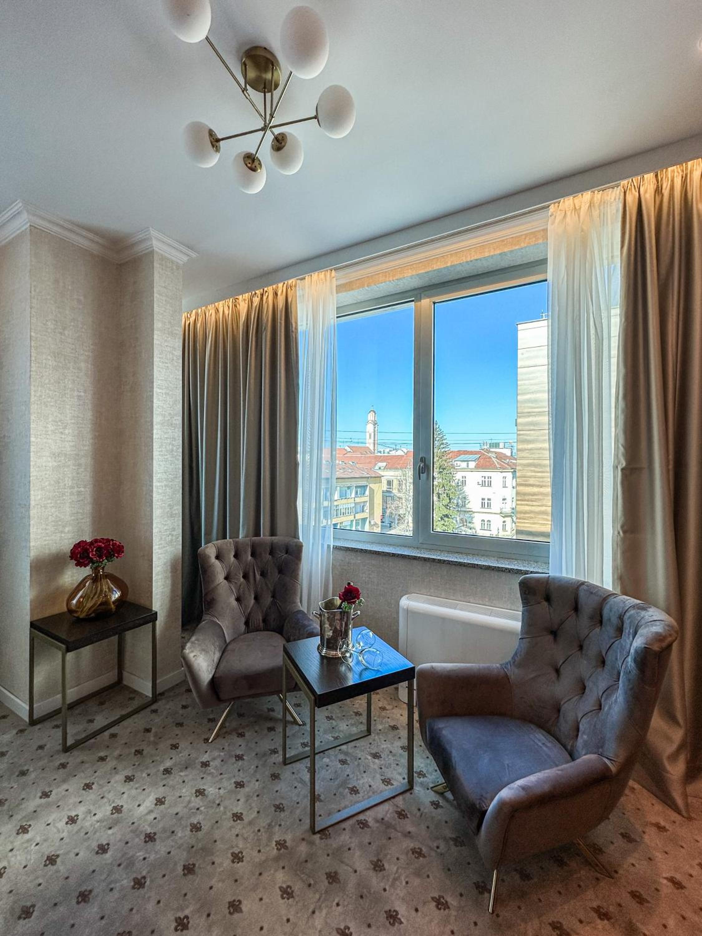 Deluxe King Room photo 2