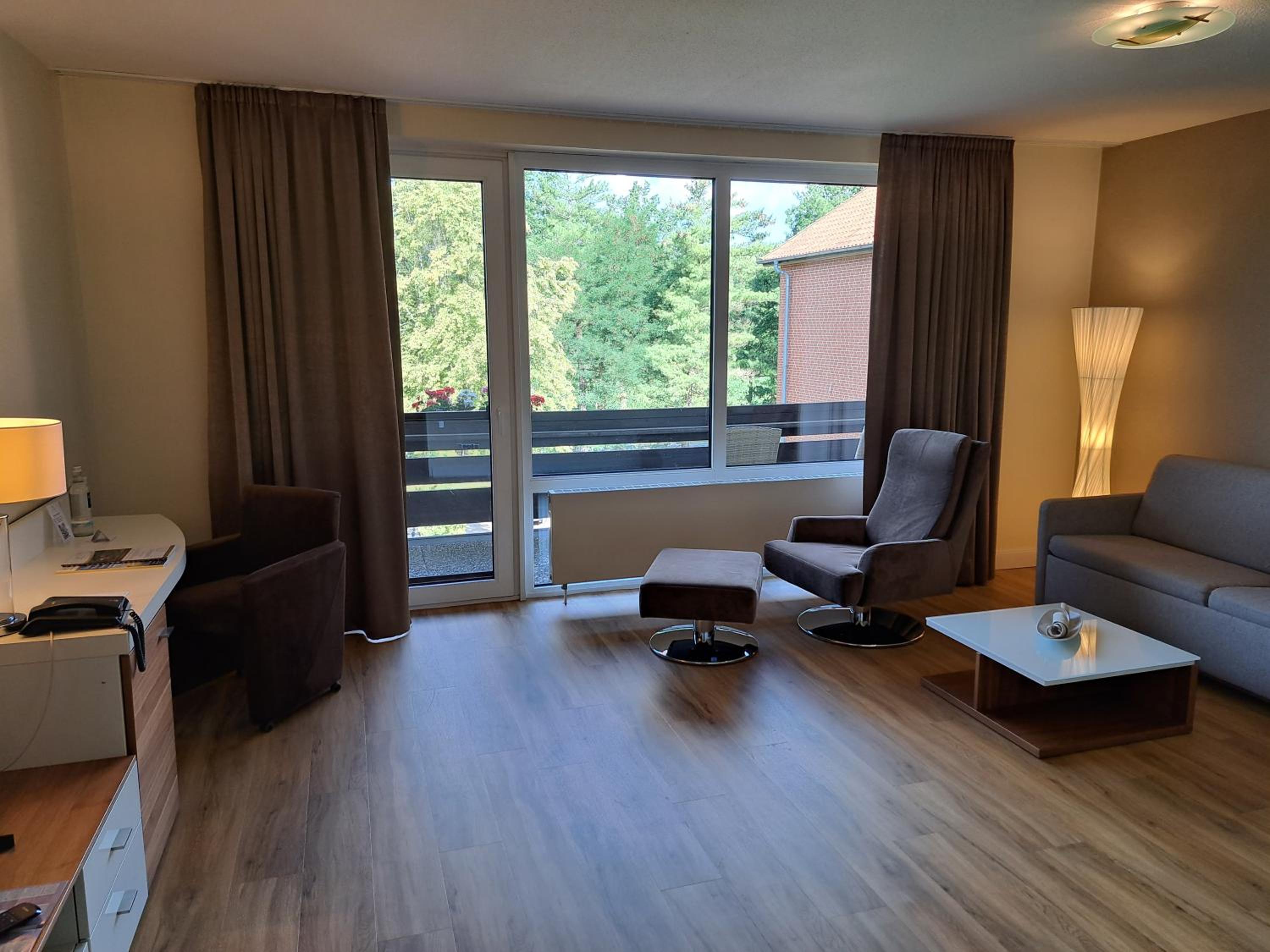 Junior Suite with Balcony - Photo 1
