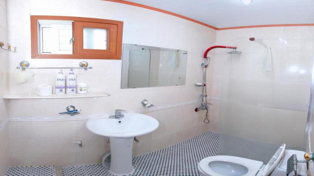 Deluxe Double Room - Photo 8