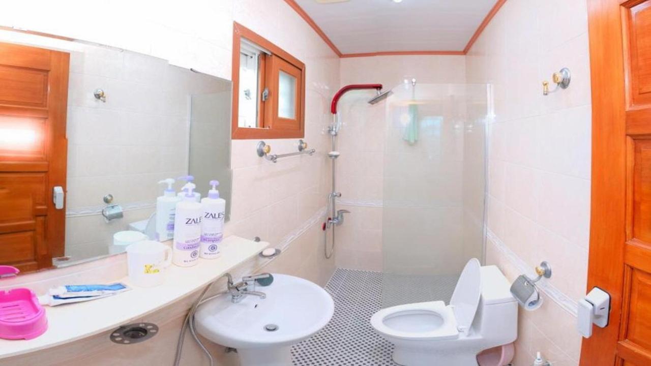 One-Bedroom House - Photo 10