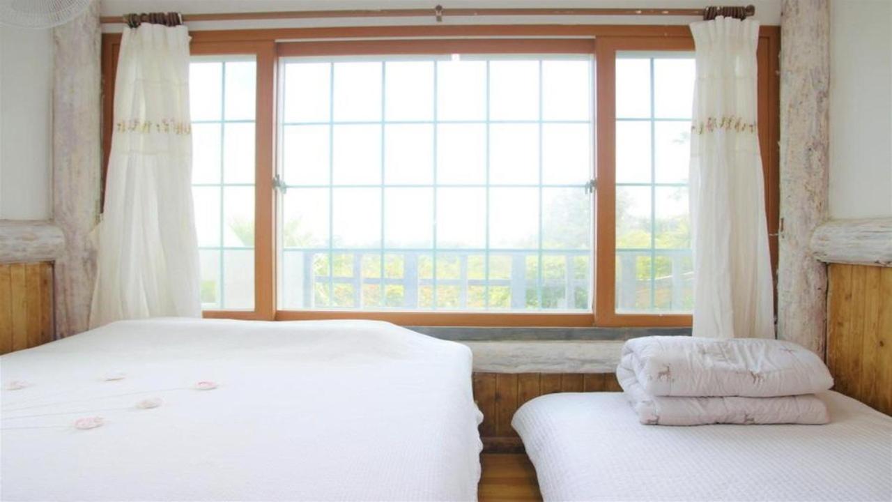 One-Bedroom House - Photo 9
