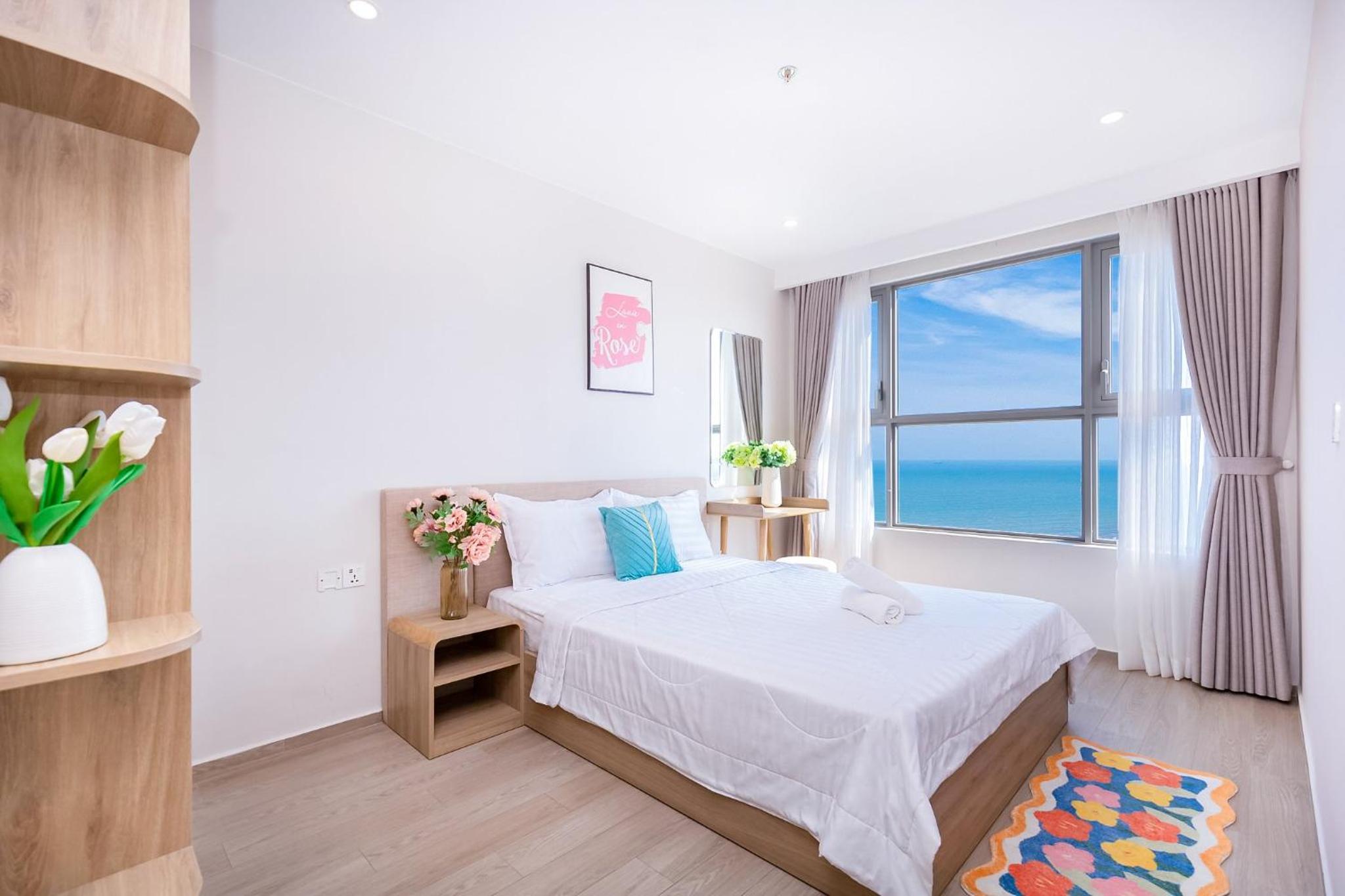 Three-Bedroom Apartment with Sea View - Photo 46