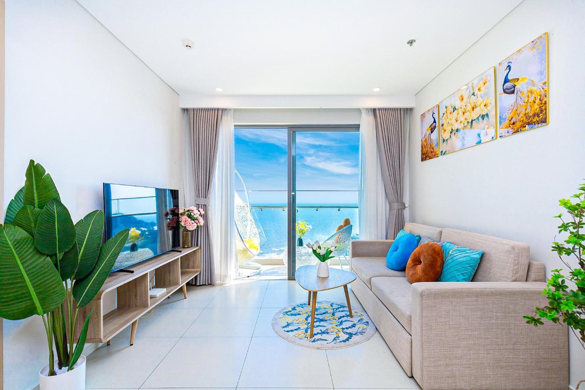 Three-Bedroom Apartment with Sea View - Photo 73
