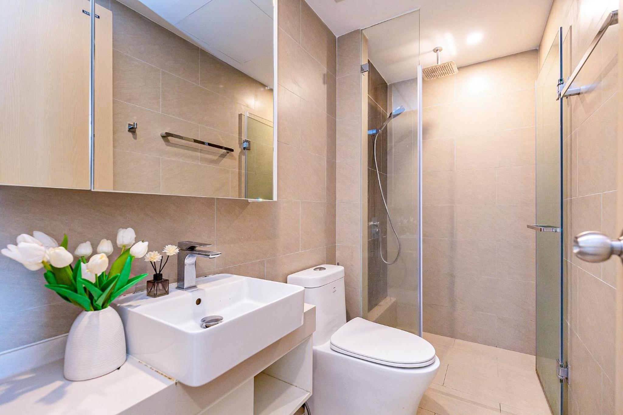 Three-Bedroom Apartment with Sea View - Photo 72
