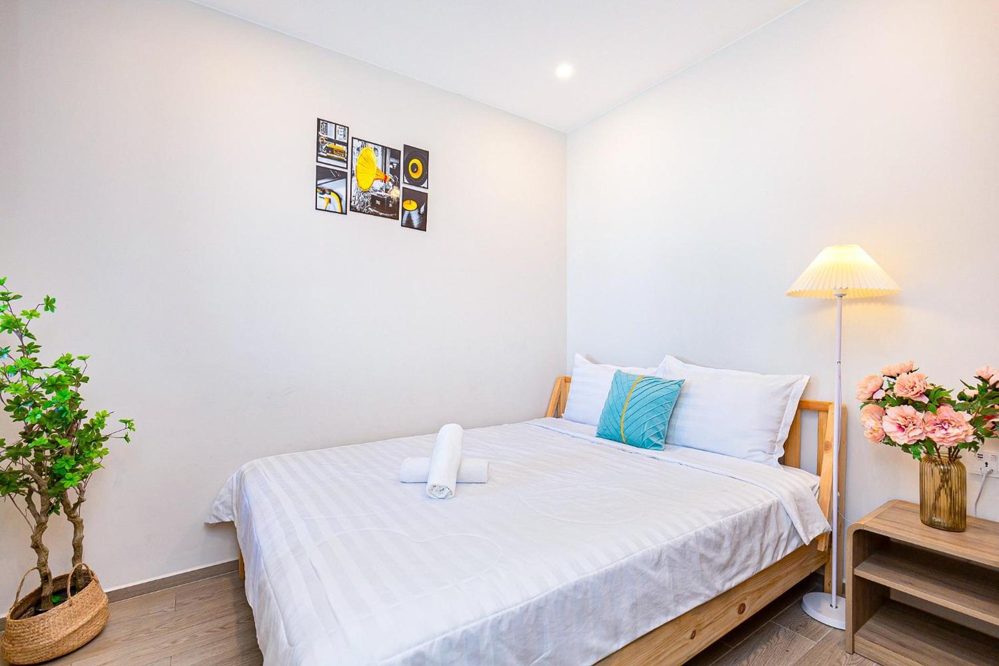 Three-Bedroom Apartment with Sea View - Photo 68