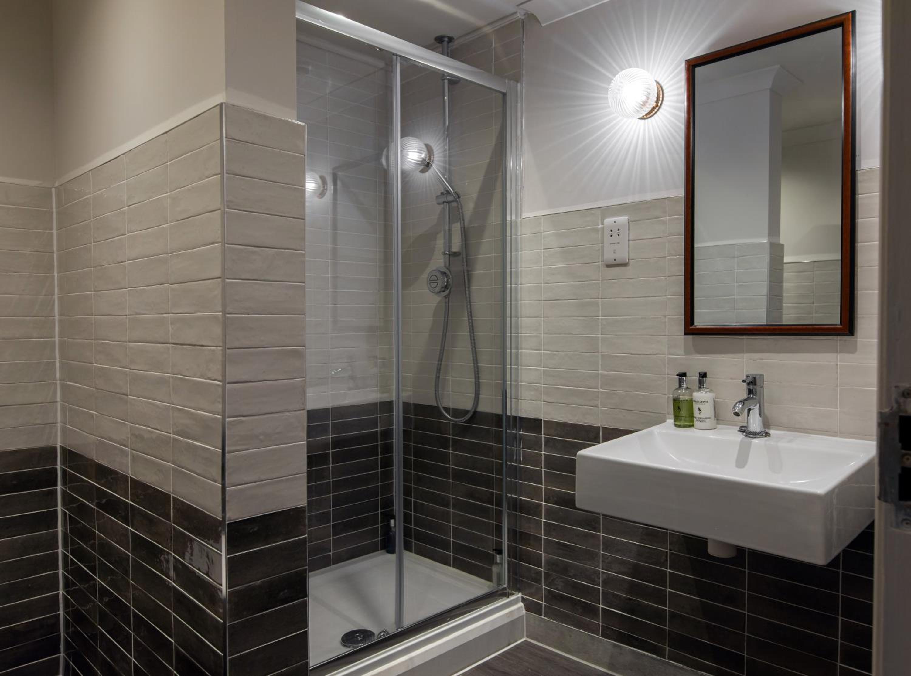 Standard Twin Room - Photo 4
