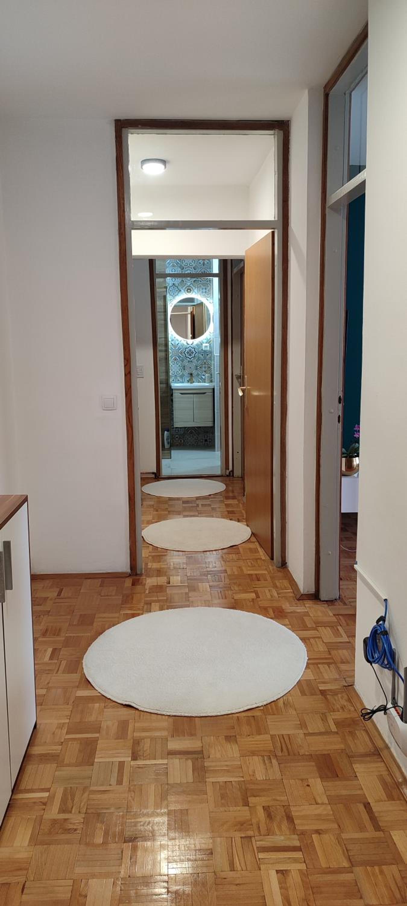 Apartment with Balcony photo 2