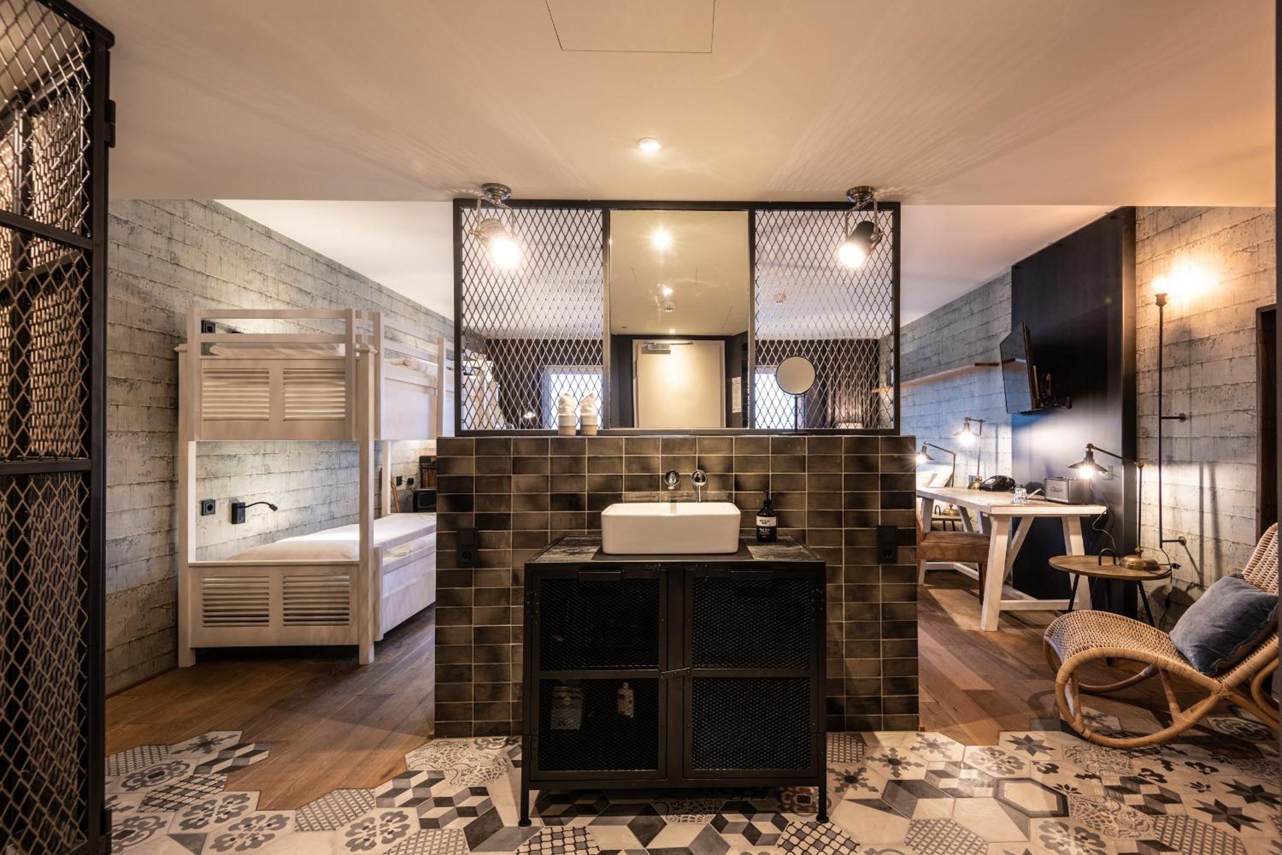 Cheers Suite by Kirner - Photo 4