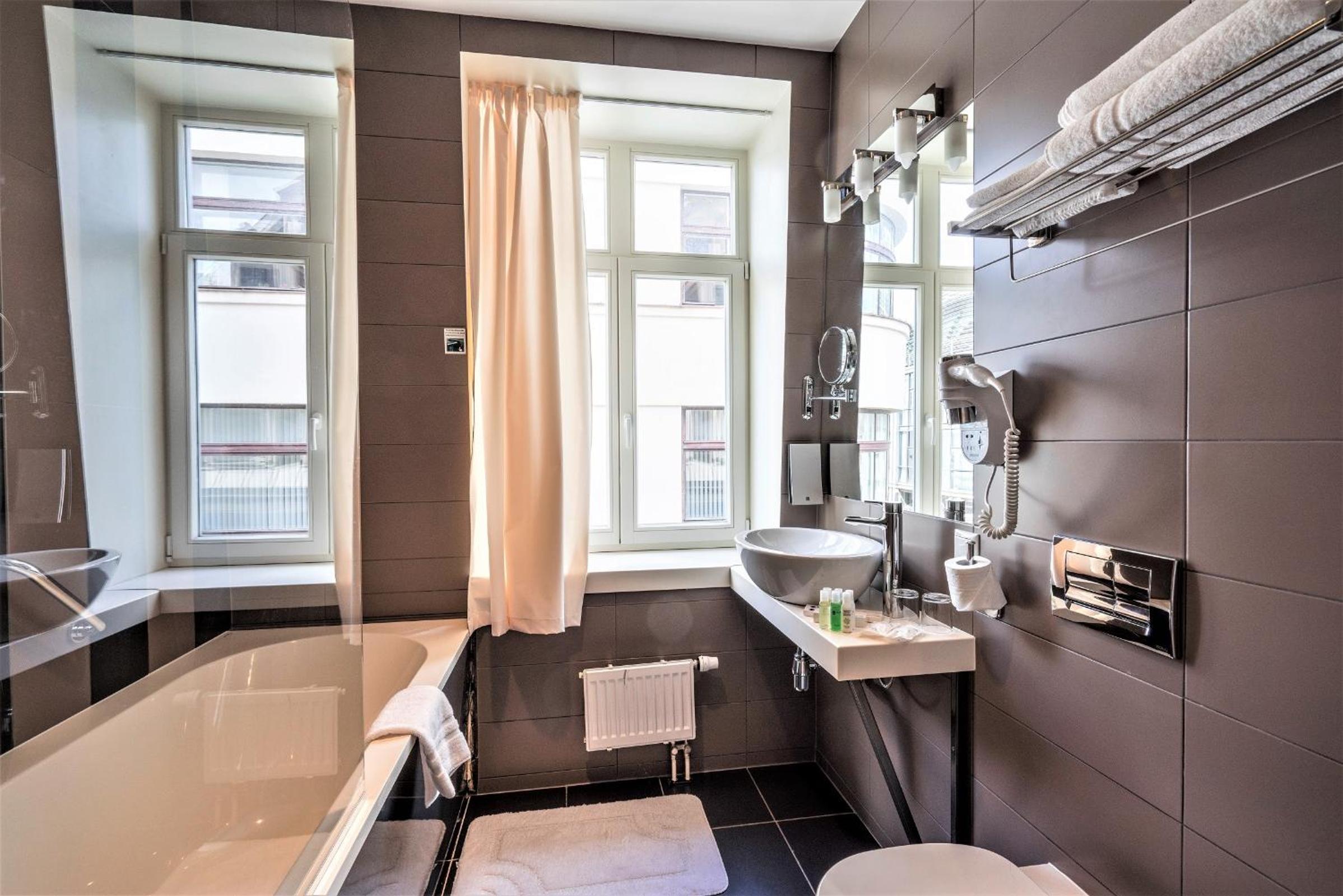 Standard Double or Twin Room photo 3