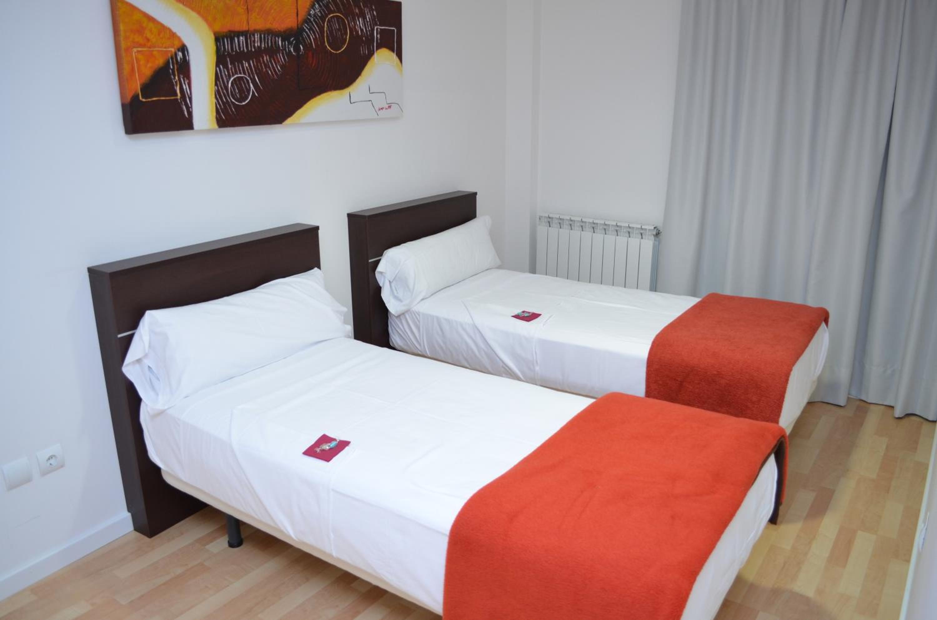 Four-Bedroom Apartment with Terrace - Photo 10