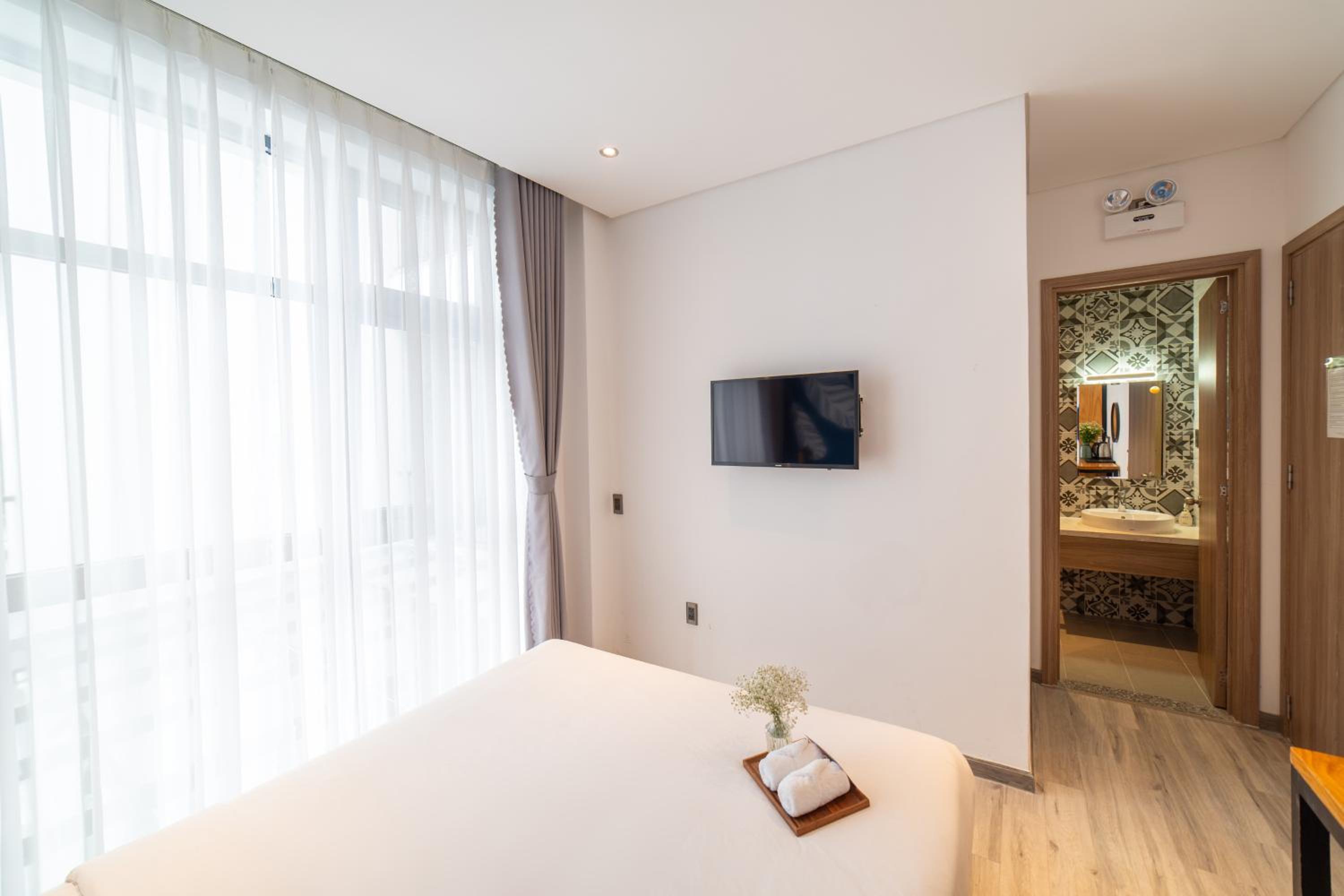 Standard Double Room - Photo 8