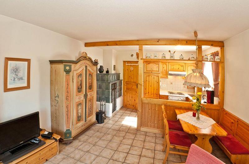 One-Bedroom Apartment with Balcony photo 3