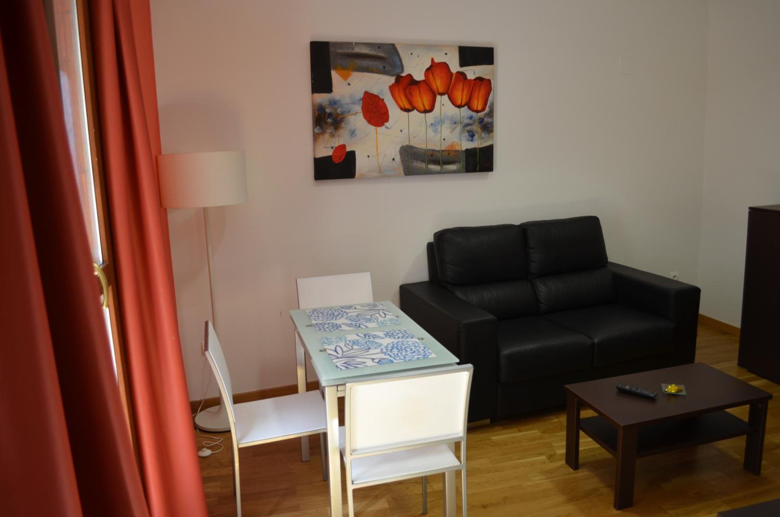 One-Bedroom Apartment - Photo 8