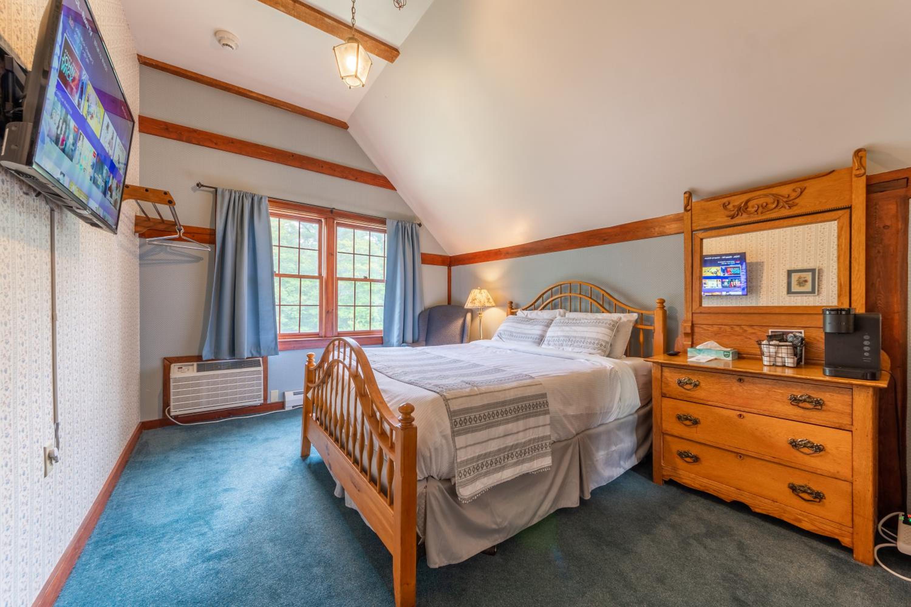 Queen Room with Garden View