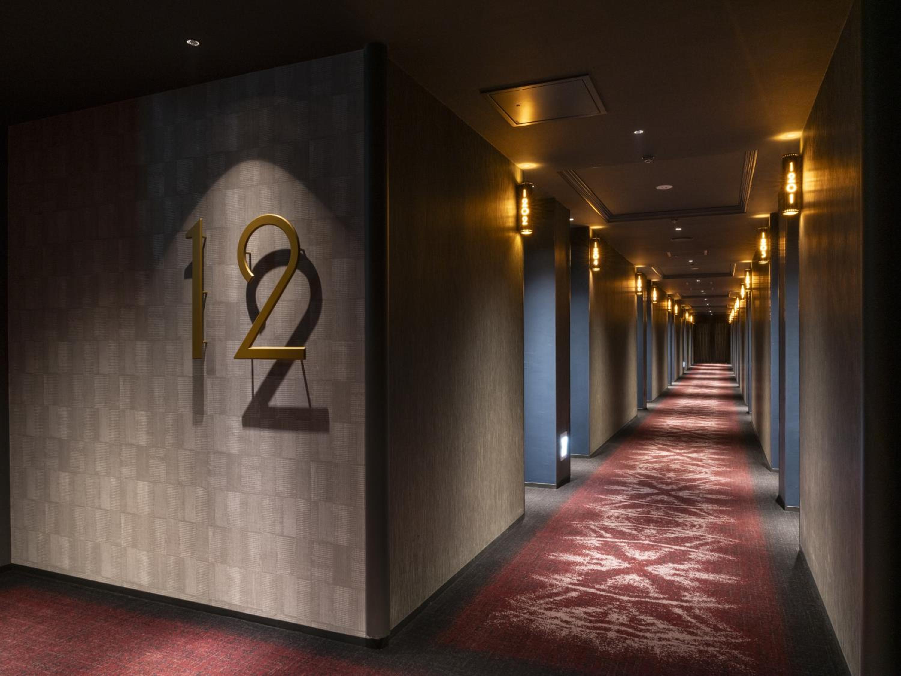 Superior Twin Room thumbnail 5