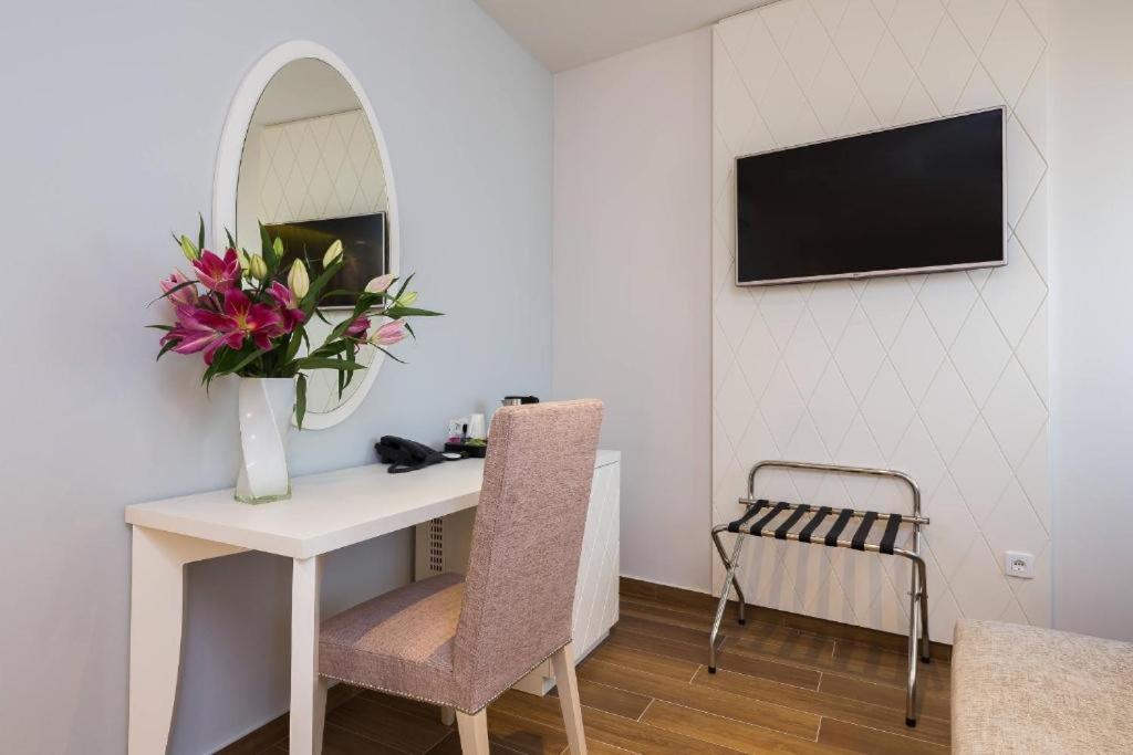 Deluxe Double or Twin Room with City View