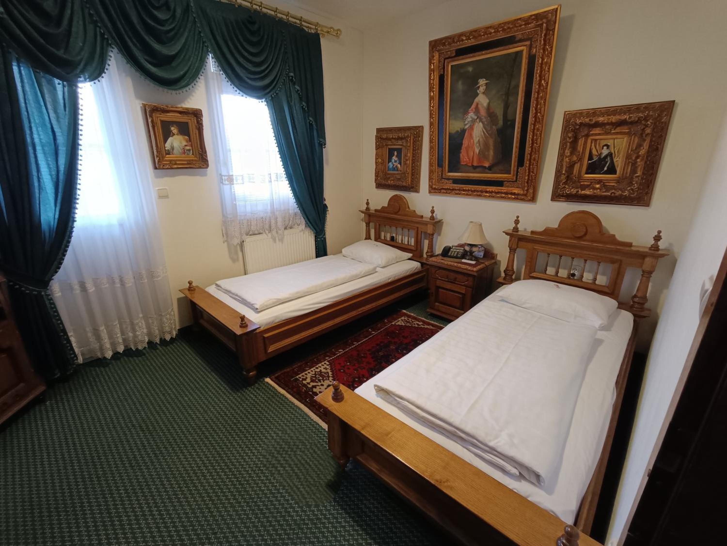 Small Twin Room photo 2