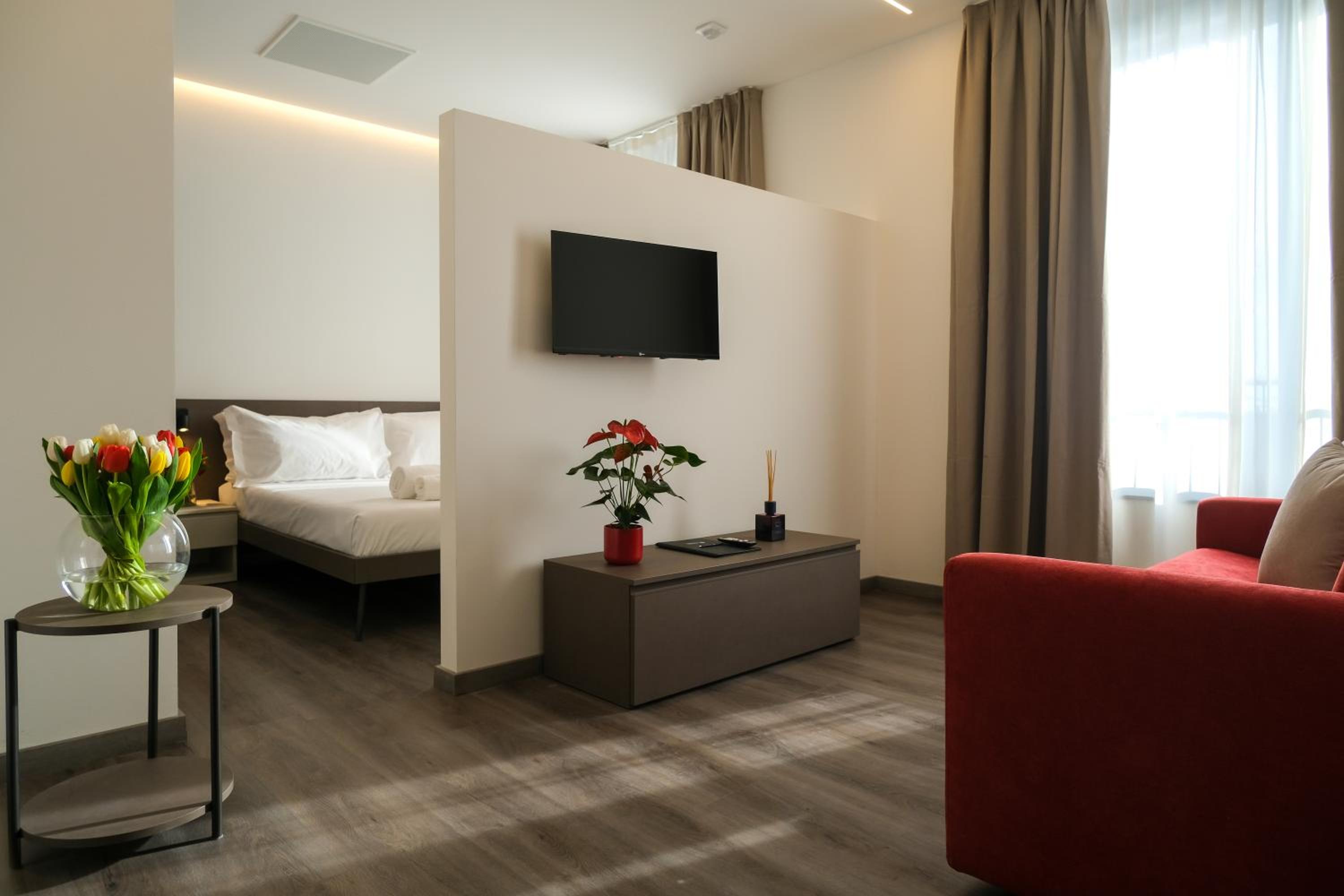Standard Double or Twin Room - Photo 10