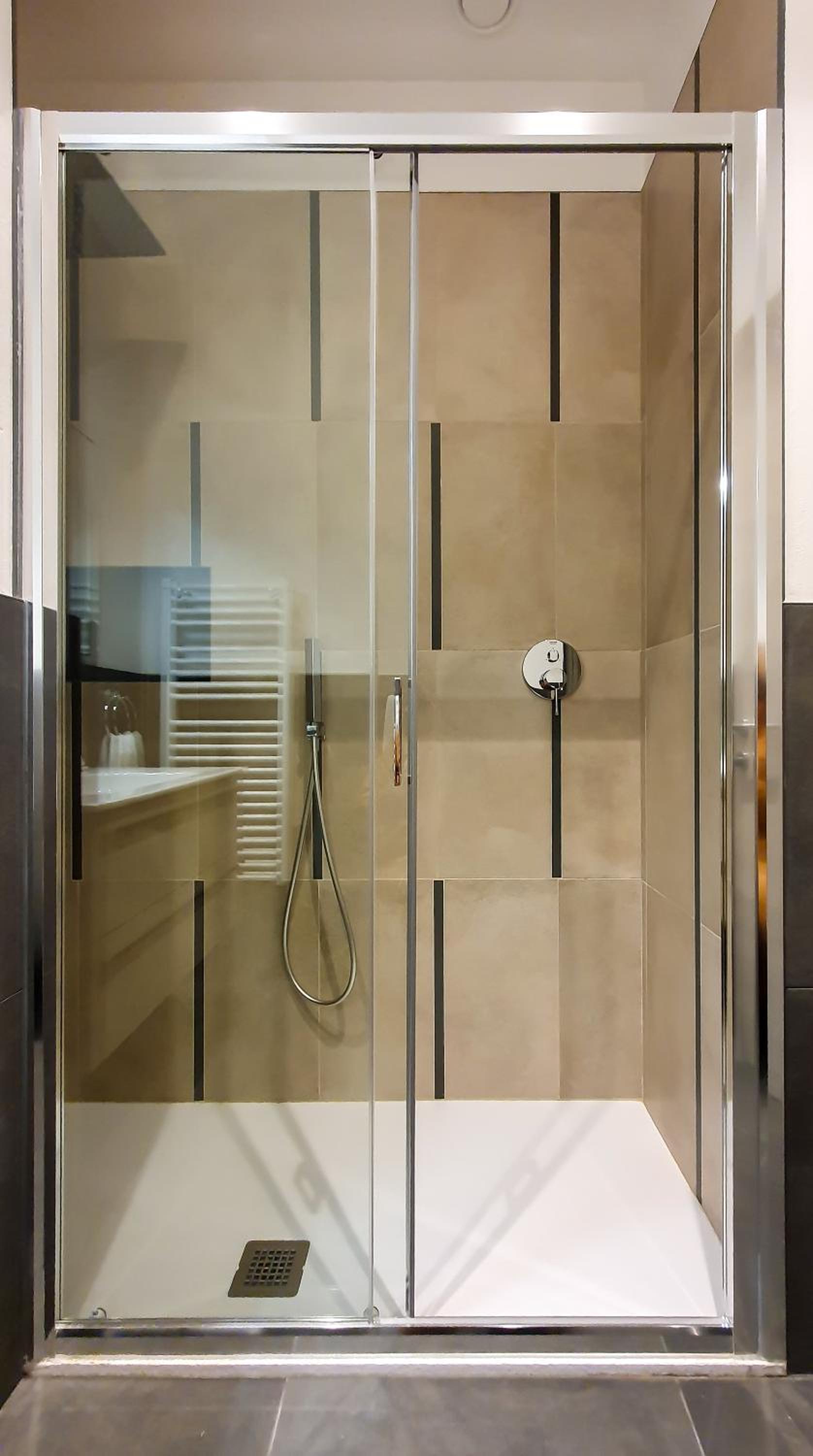 Standard Double or Twin Room - Photo 7