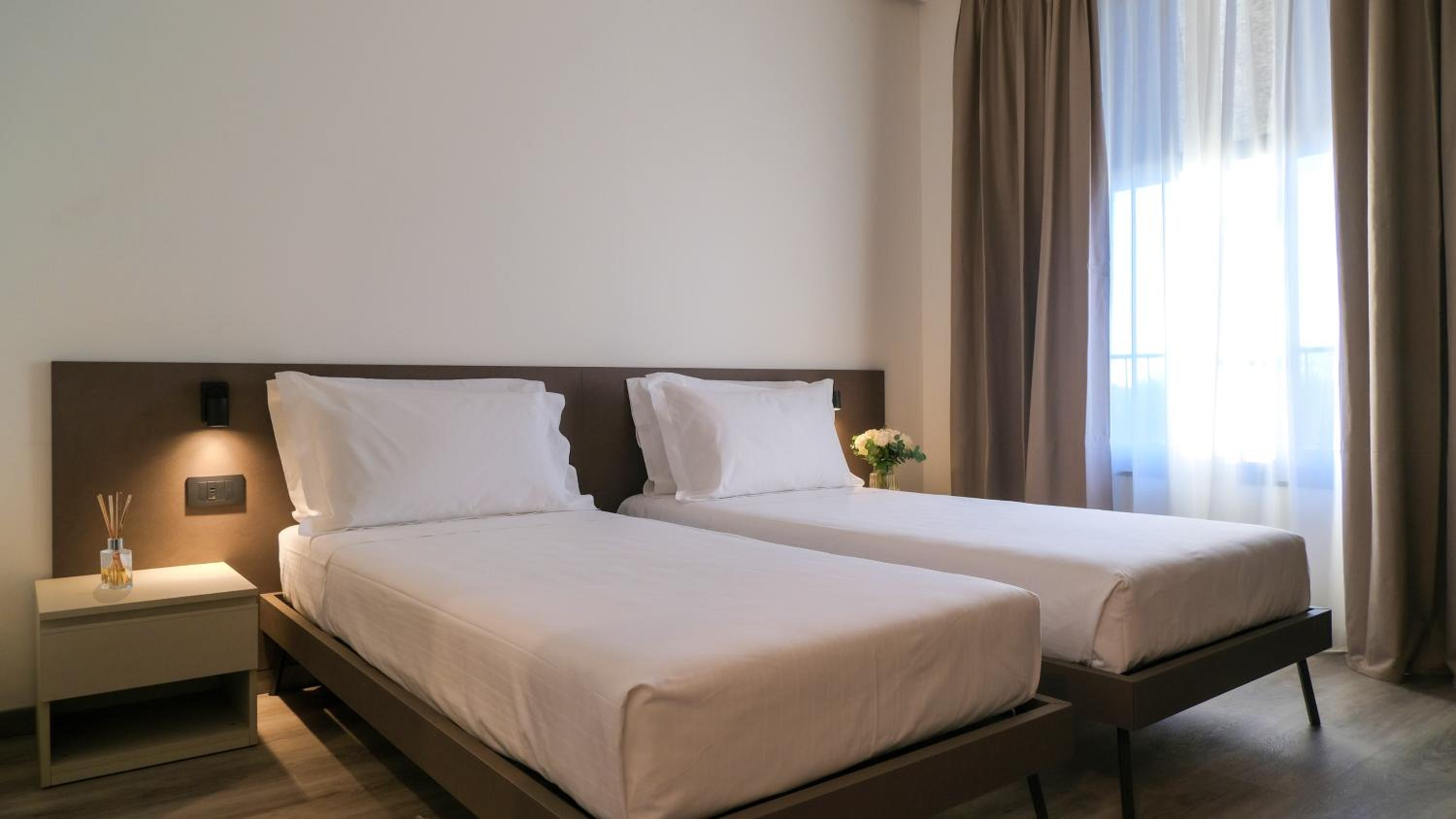 Standard Double or Twin Room - Photo 3