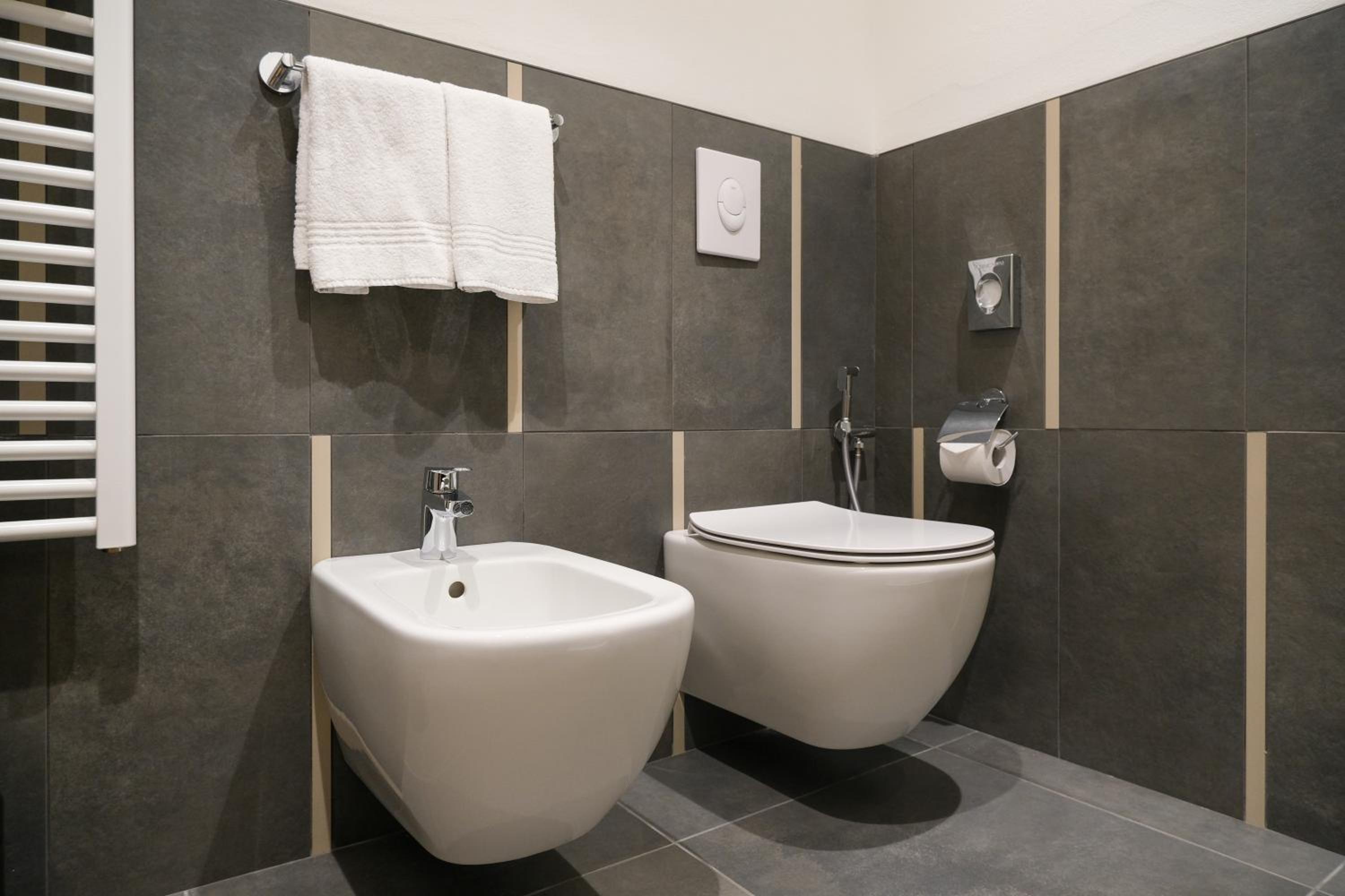 Standard Double or Twin Room - Photo 8