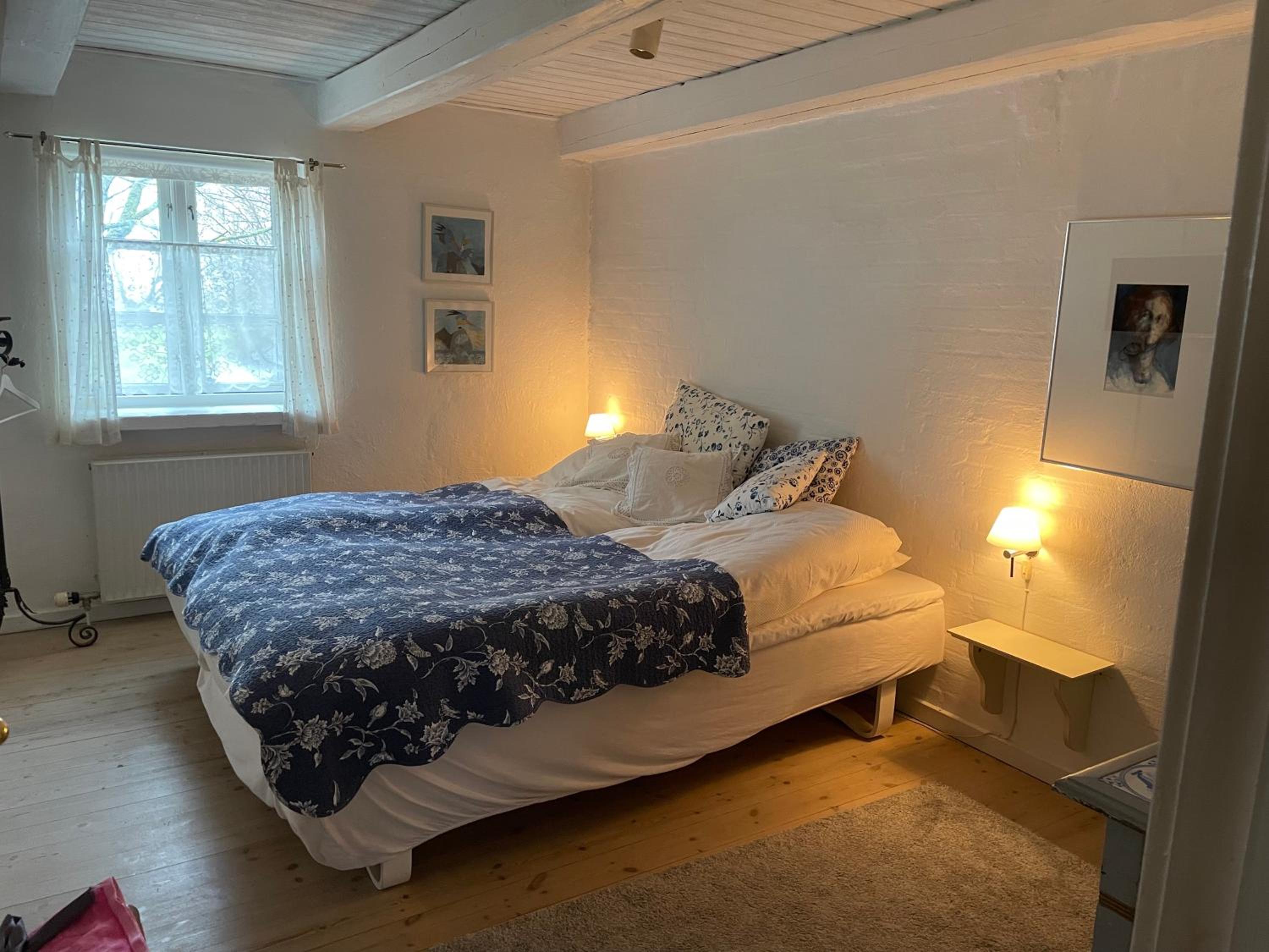 Double Room with Shared Bathroom photo 3