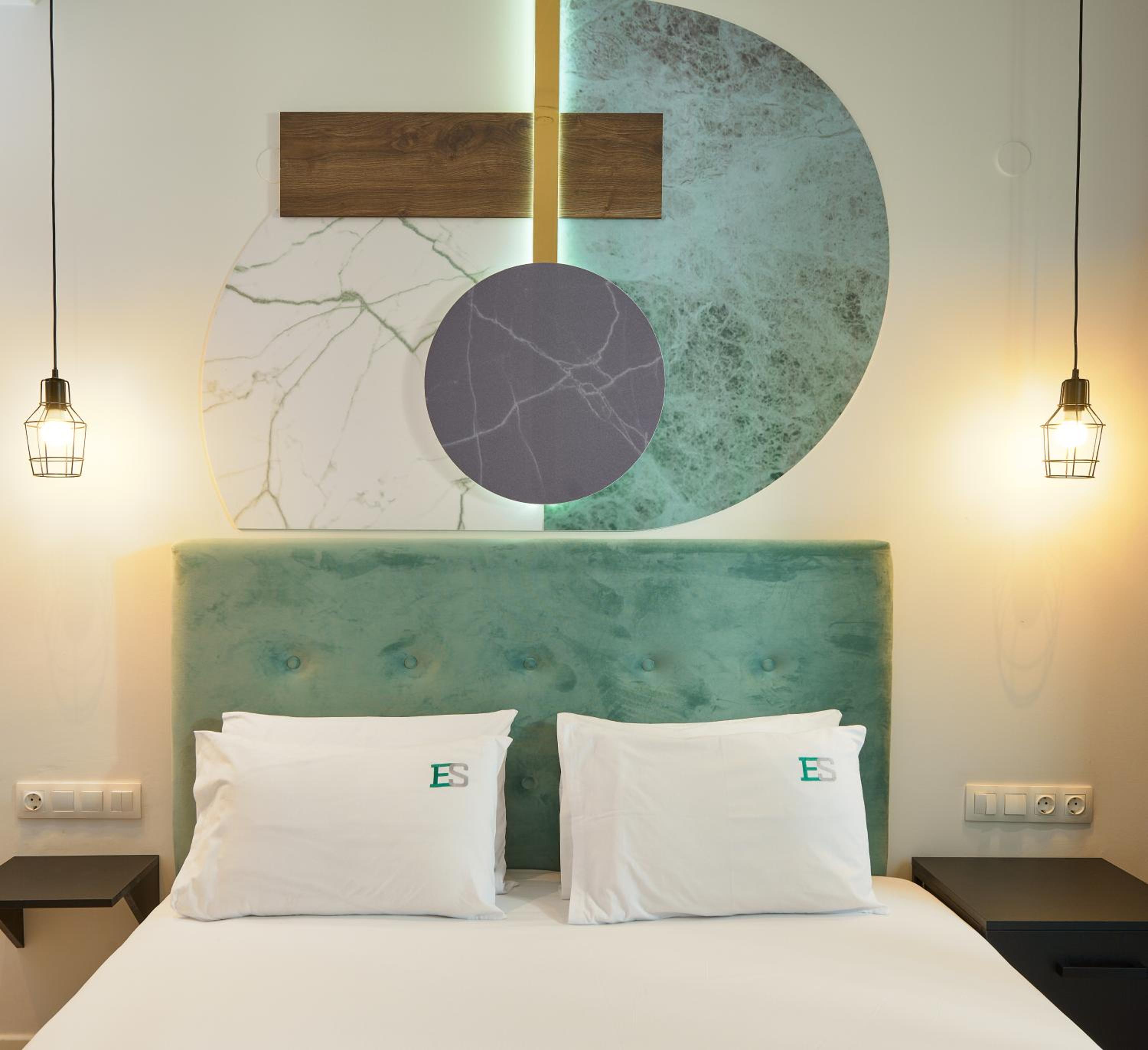 Double Room with Balcony - Photo 1