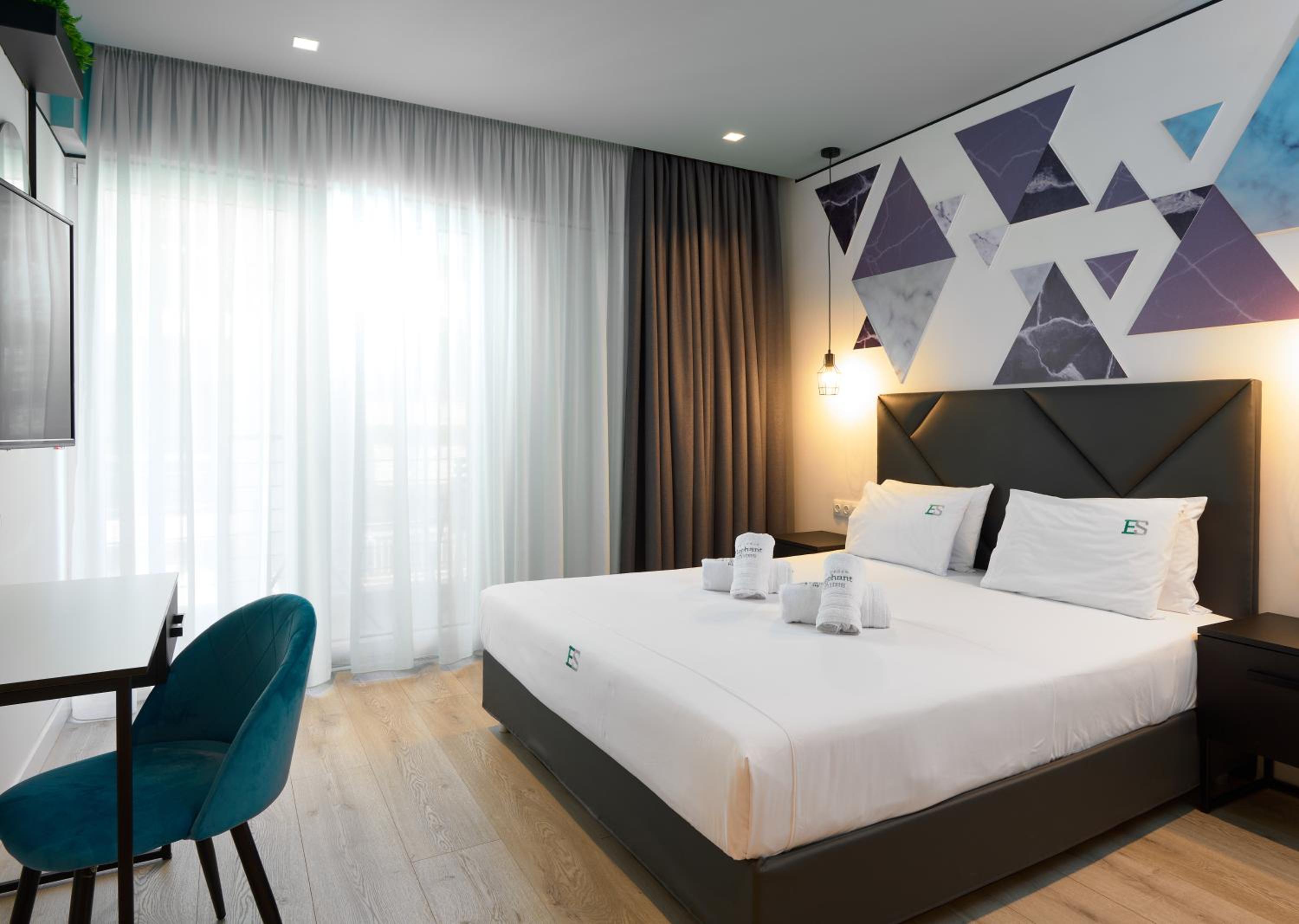 Double Room with Balcony - Photo 11