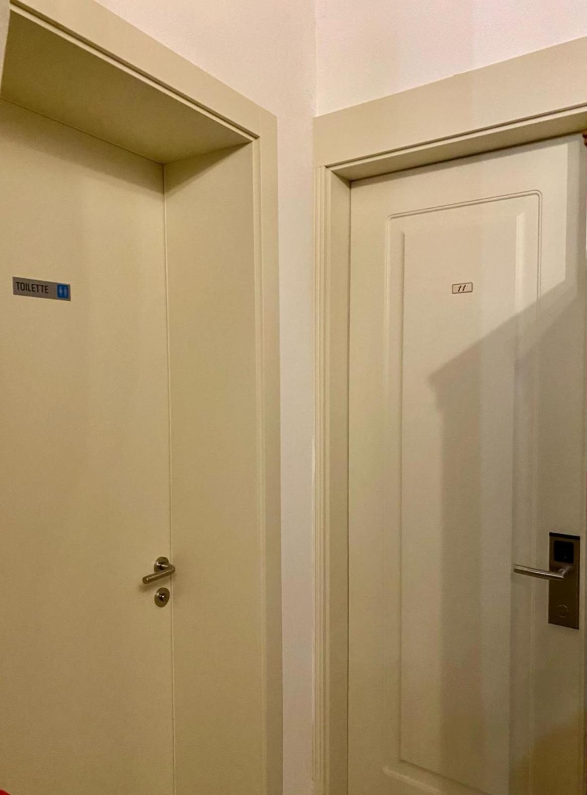 Twin Room with External Shared Bathroom photo 3