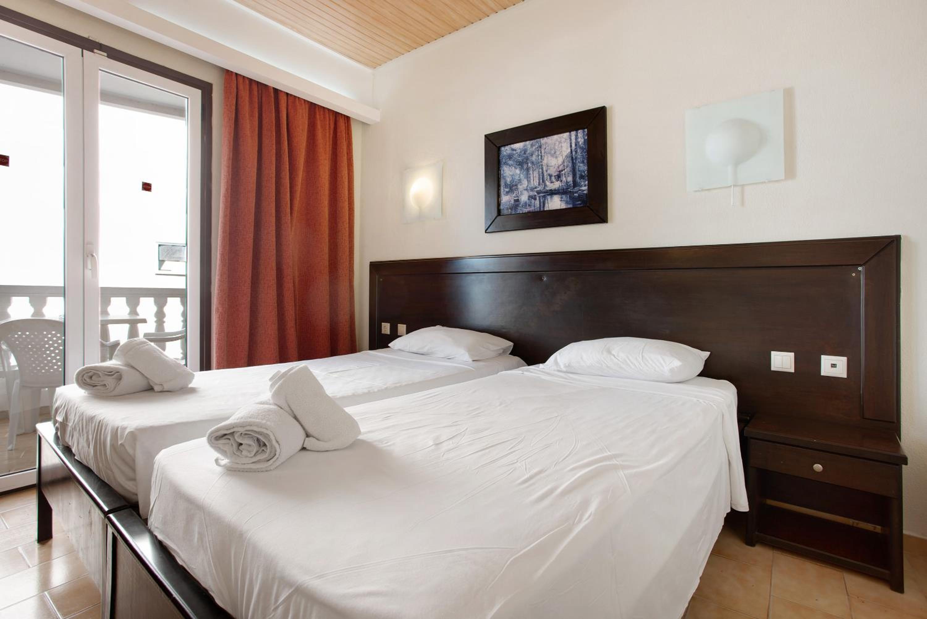 Two-Bedroom Deluxe Apartment with Balcony